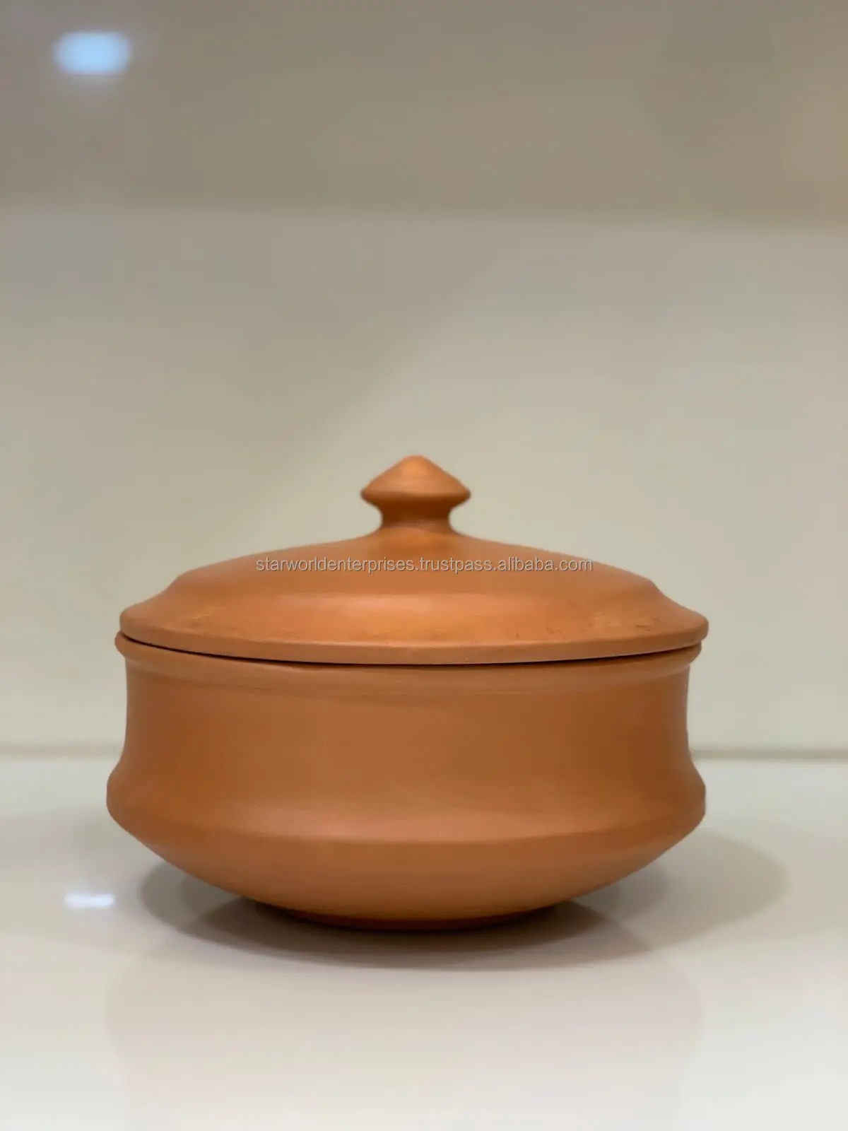 Clay kitchen pot Cooking vessel Earthenware Terra cotta Handcrafted Traditional cooking Clay pot cooking Kitchen utensil