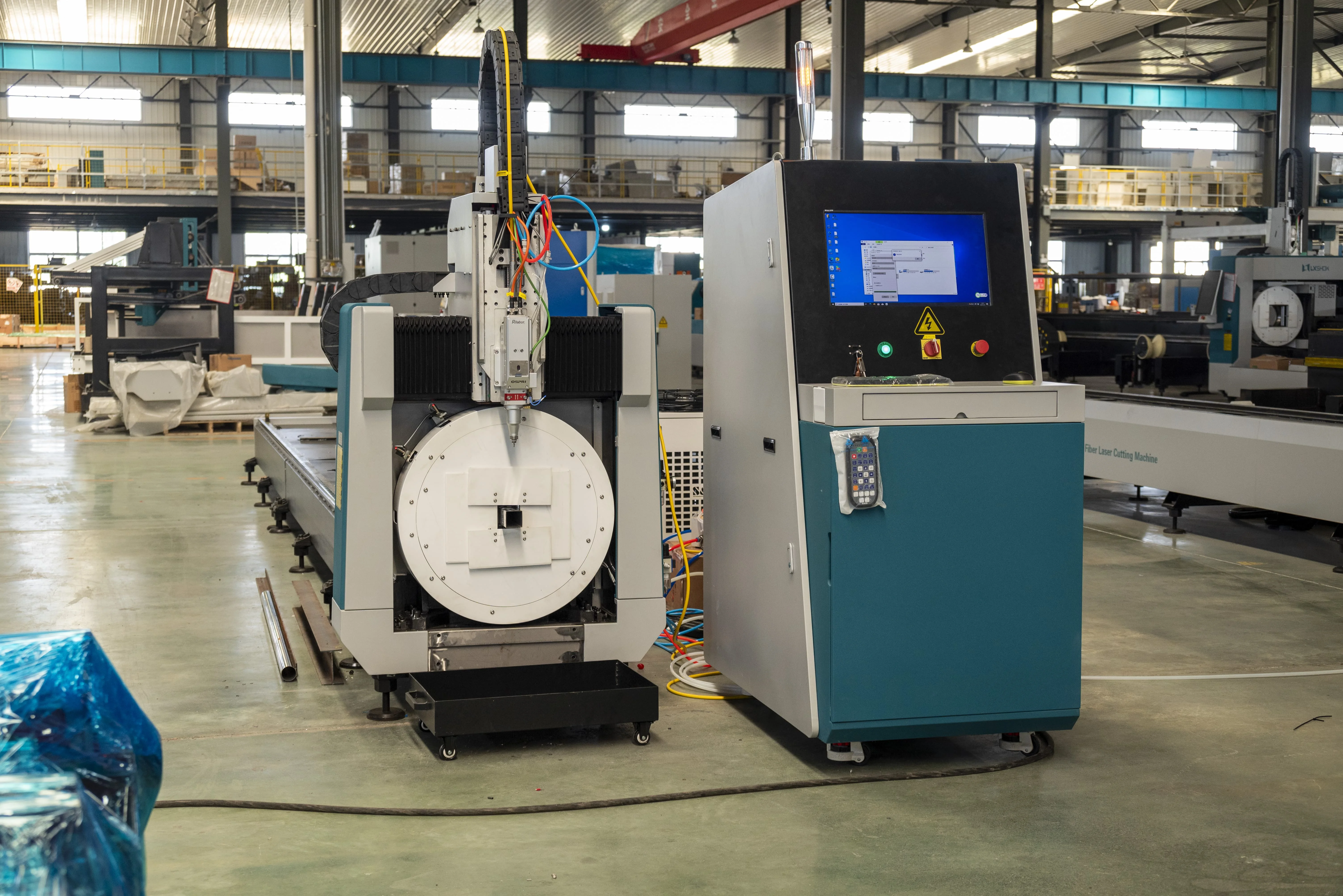 Ce High Precision Fiber Laser Tube Cutting Machine 3000mm For Carbon Steel Stainless Steel Processing