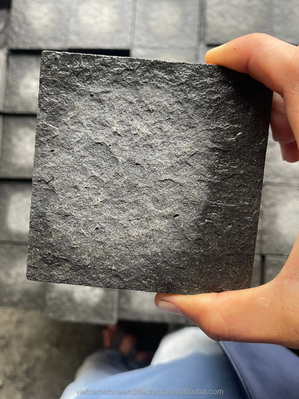 Vietnam Natural Driveway Paver Tumbled Cobble Paving Cube Stone Setts For Outdoor Paving Walkway Basalt Light Grey Curbstone