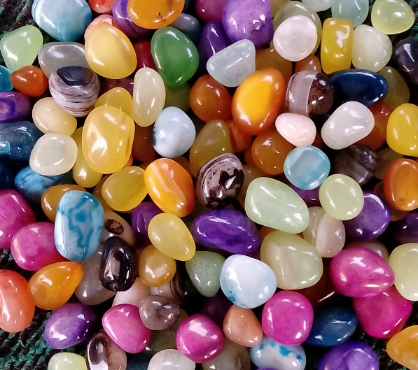 Premium quality color dyed mix onyx pebble stone with glossy surface for Decoration and Landscaping