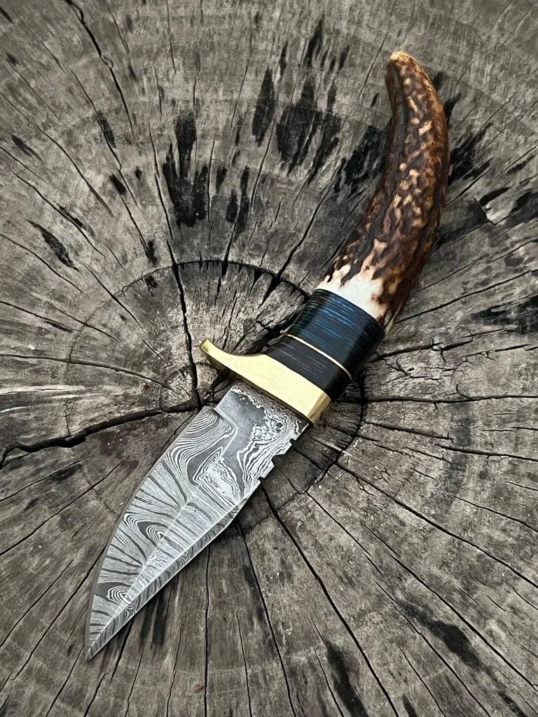 New Custom Handmade Damascus Steel Hunting Skinning Knife With Stag Horn Handle and Leather Sheath
