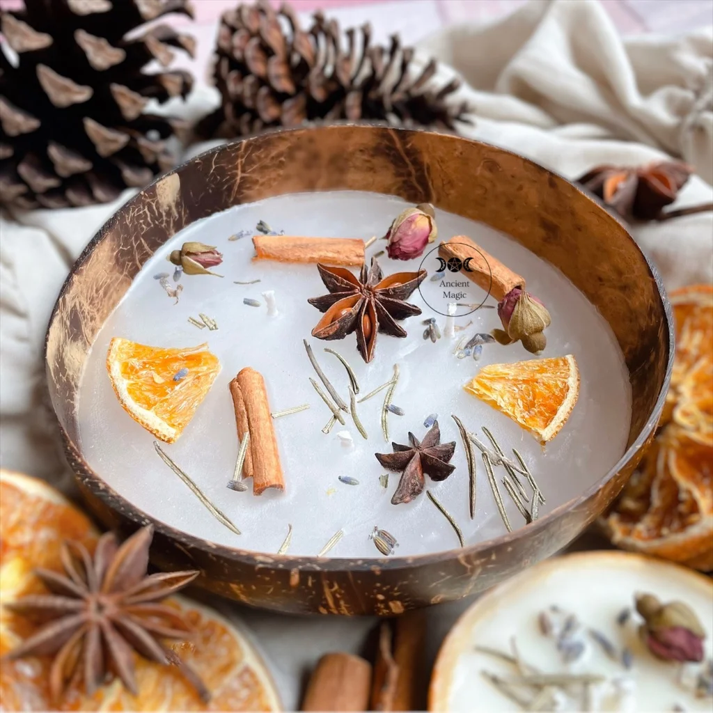 2024 Coconut Shell Scented Soy Wax Candle with Wooden Wick Hot Sales Product