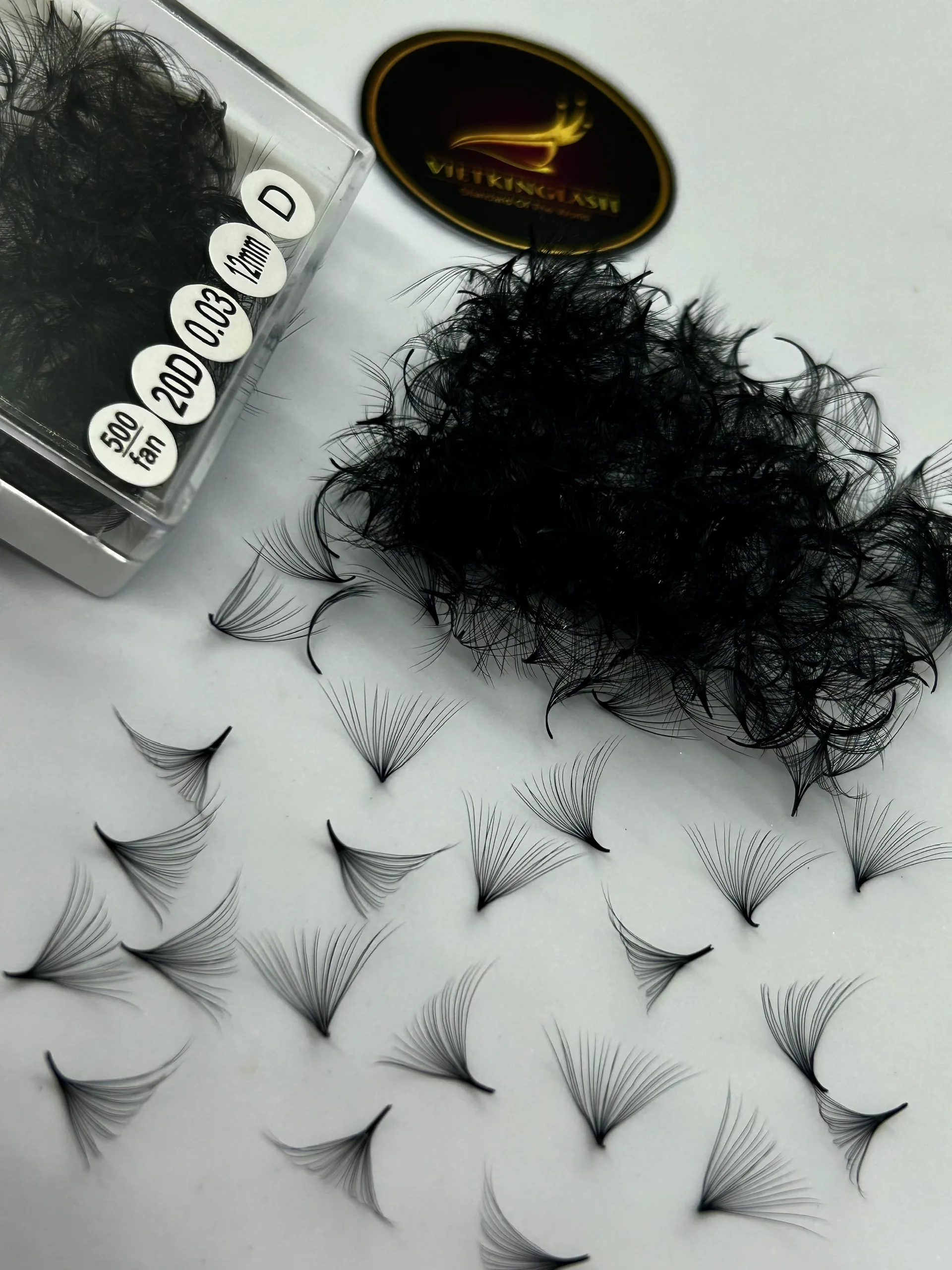 Wholesale 20D Short Stem 12mm 15mm Premade Fans Eyelash Extensions Custom Logo Russian Lash Extensions for Salons