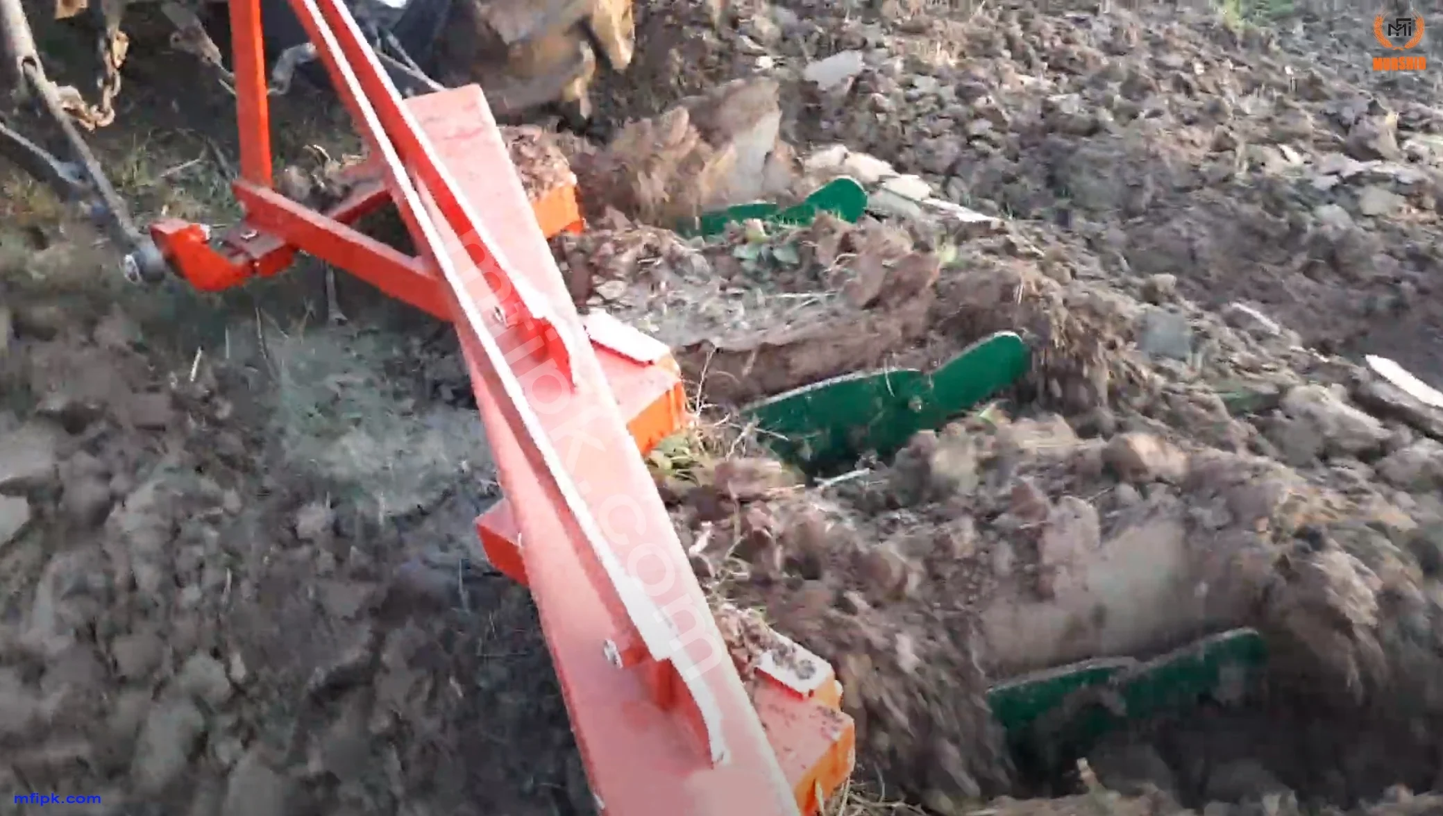 Mould Board Plough For Primary Tillige