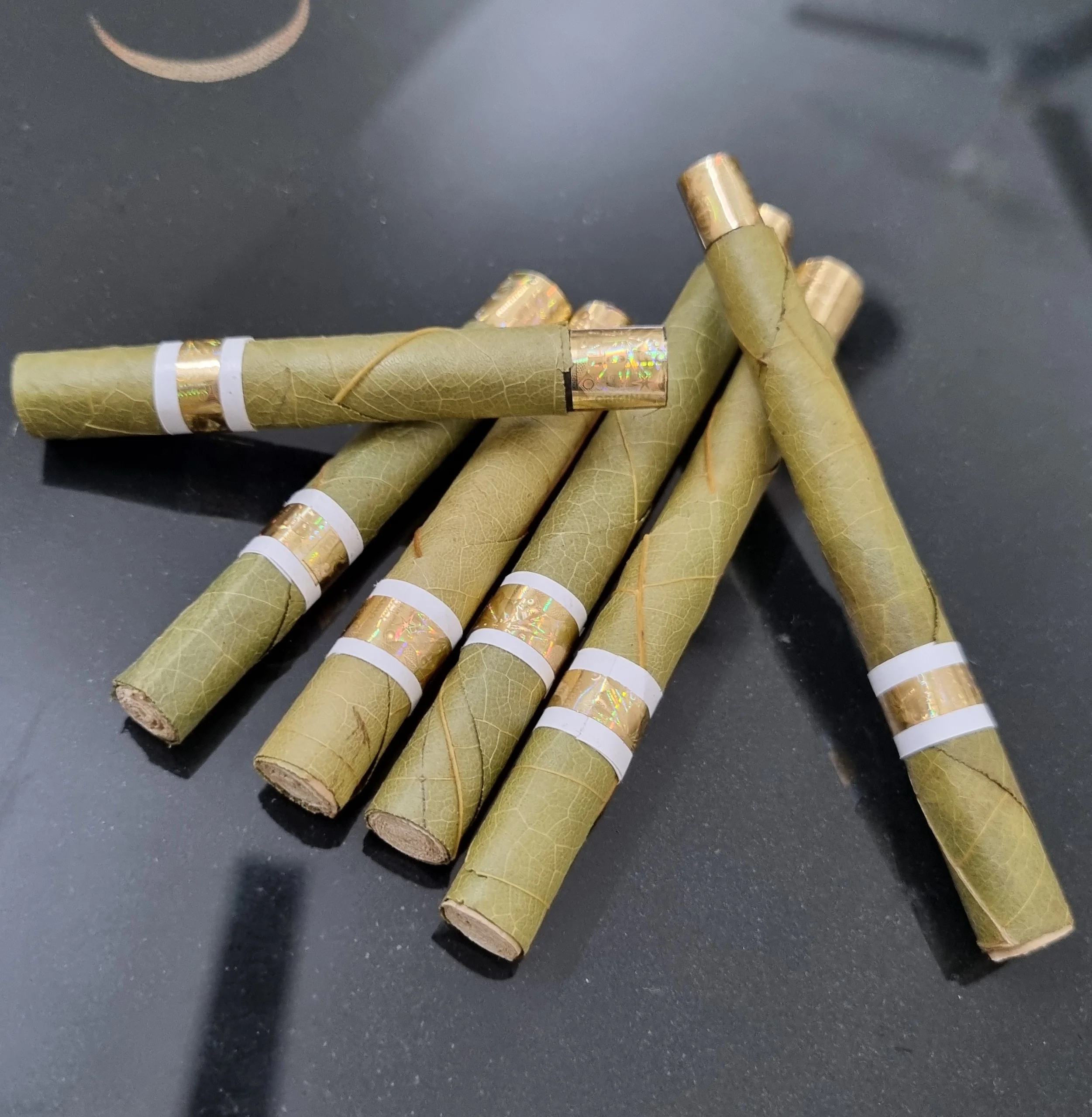 Лучшие цены на Предварительно скрученные конусы Cordia и Tendu трубки cordia в вашем бренде OEM зеленые листья