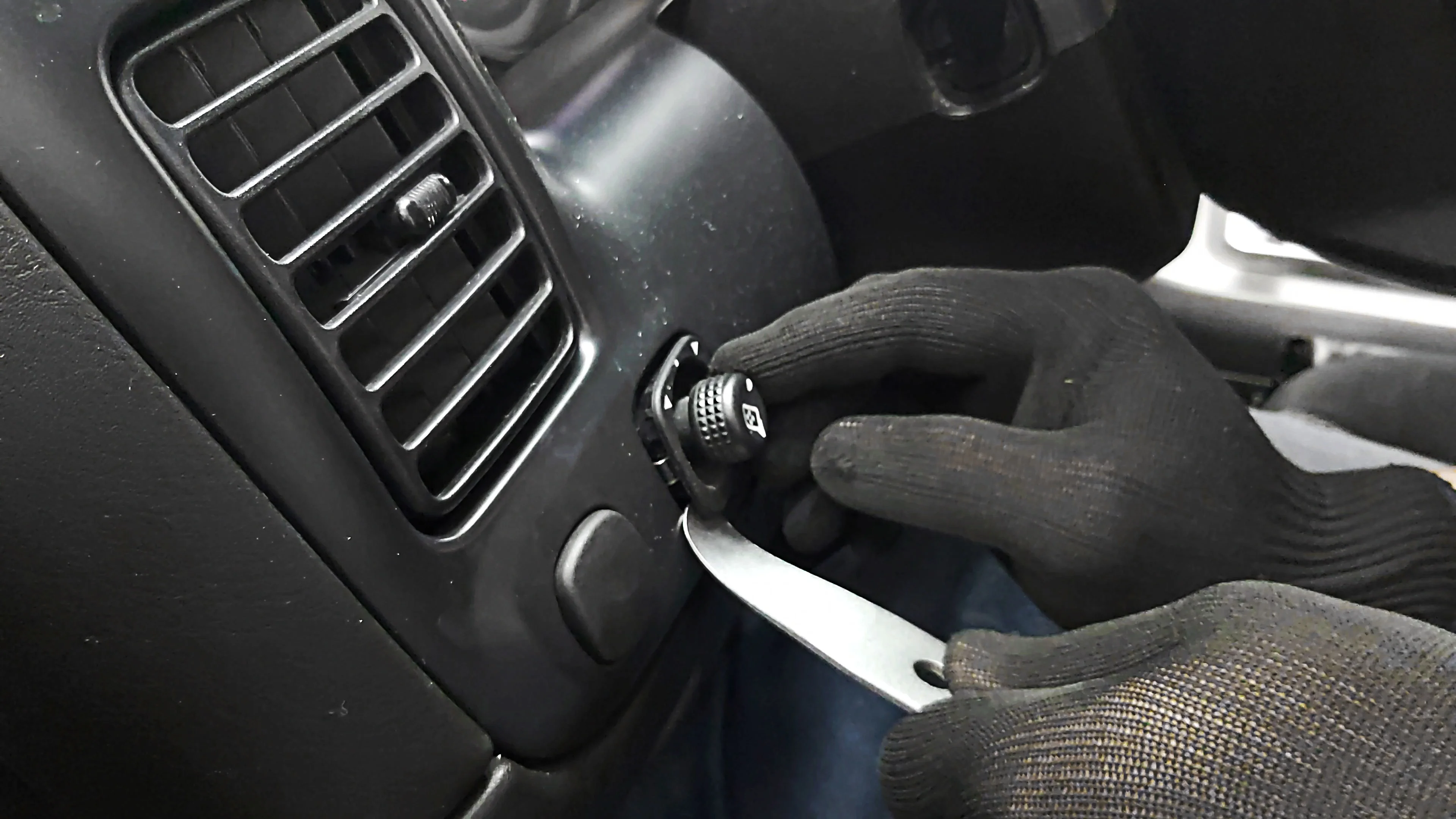 Auto door clip panel trim removal