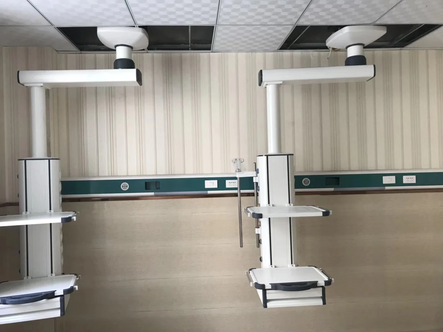 Hospital Operation Theatre Single Arm Surgical Pendant with Direct Factory Price Wholesale