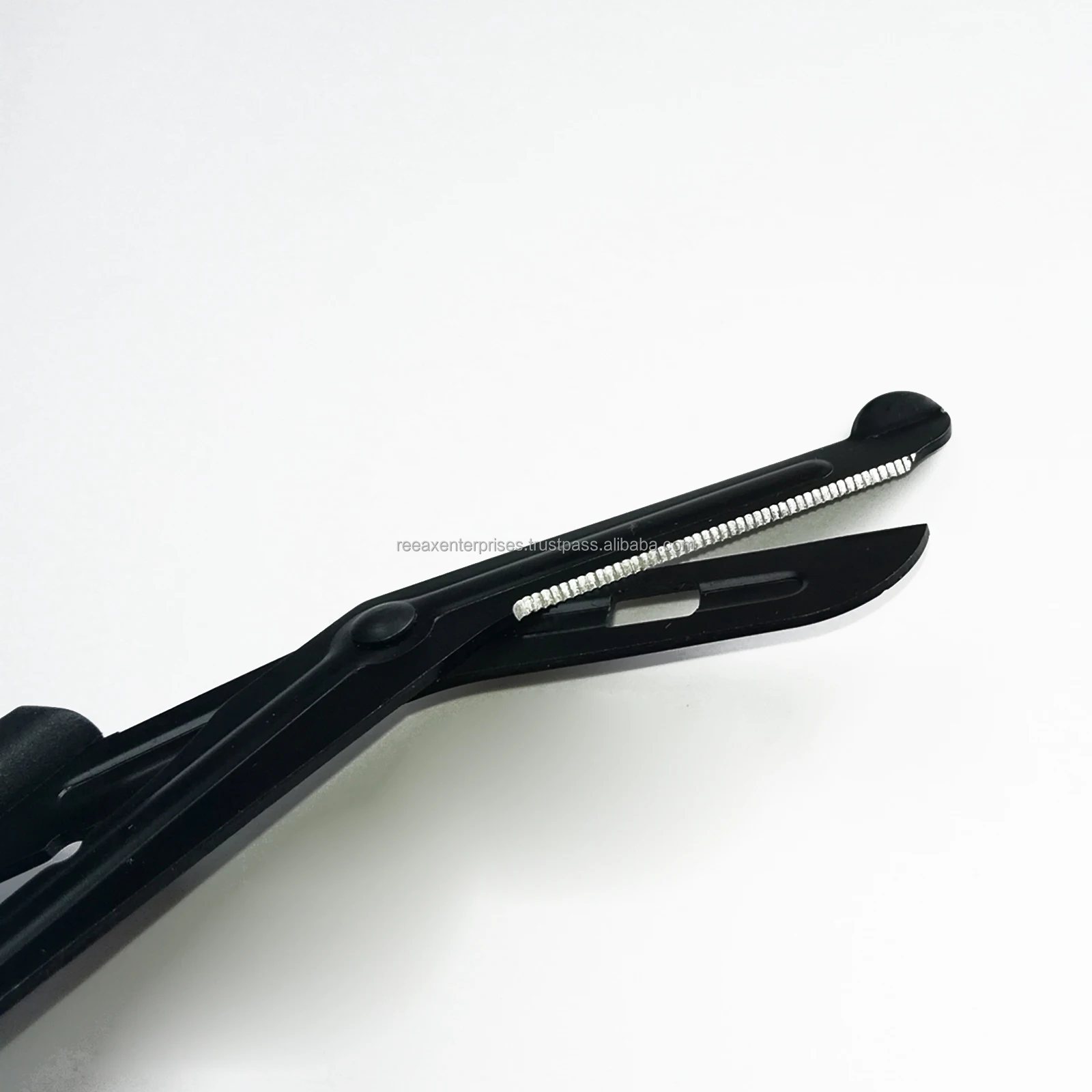 Ножницы с пластиковой ручкой