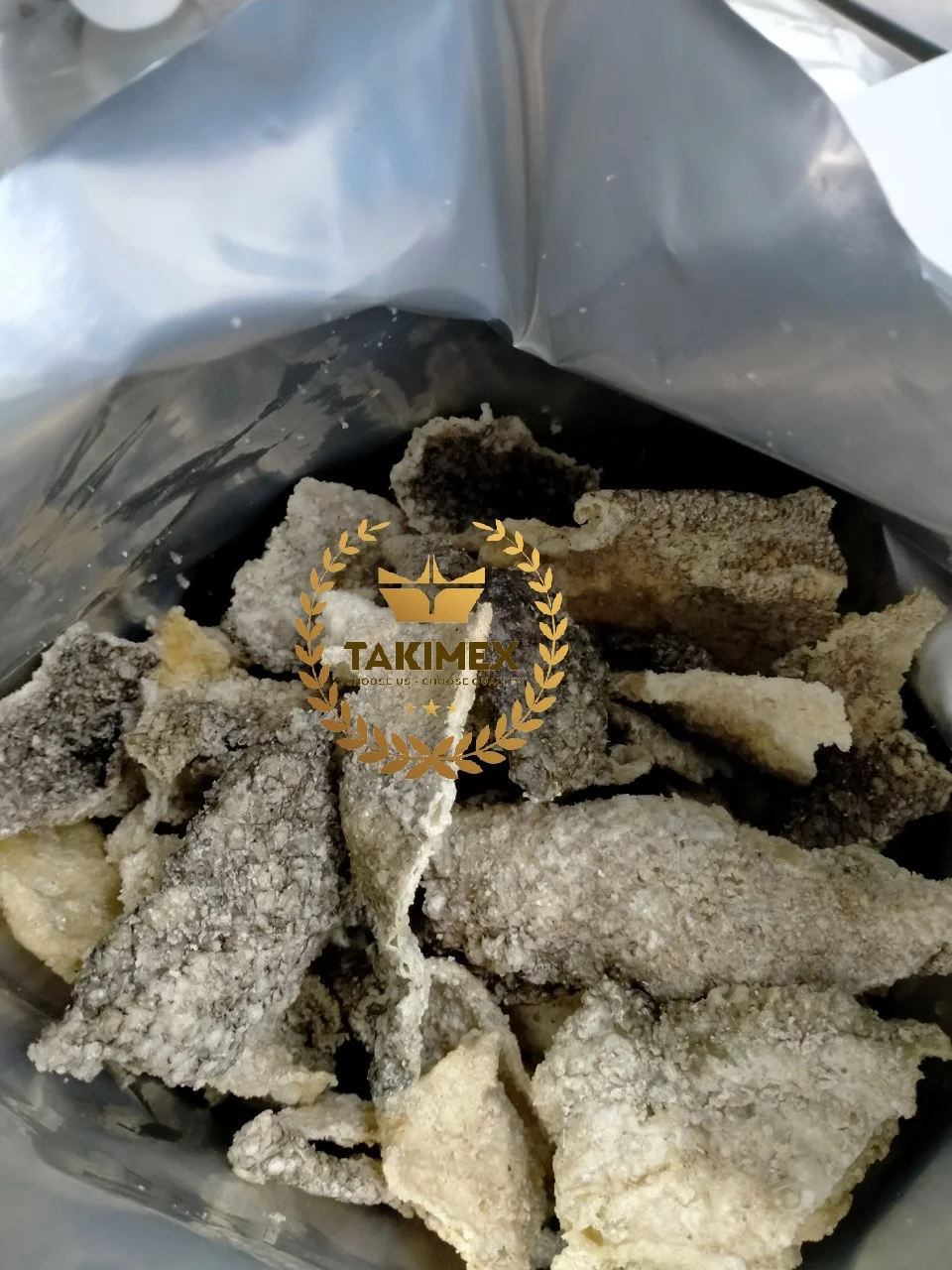 VIET NAM SALTED CRISPY FRIED SNACKS FISH DRIED SALMON SKIN WITH EGG YOLK FISH SKIN SNACK FROM TAKIMEX FACTORY