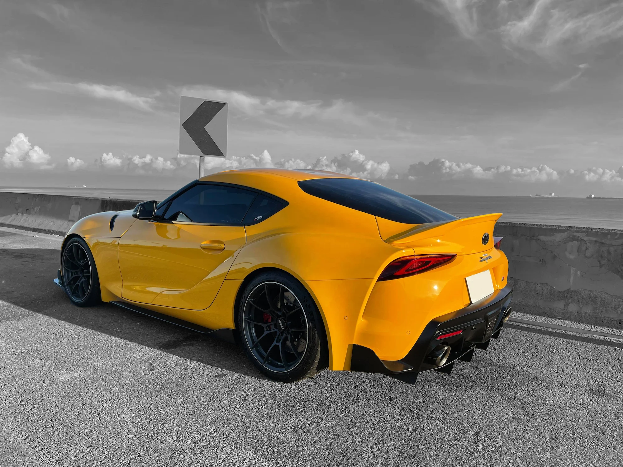 Спойлер Nitro желтого цвета для багажника TOYOTA SUPRA A90 MK5