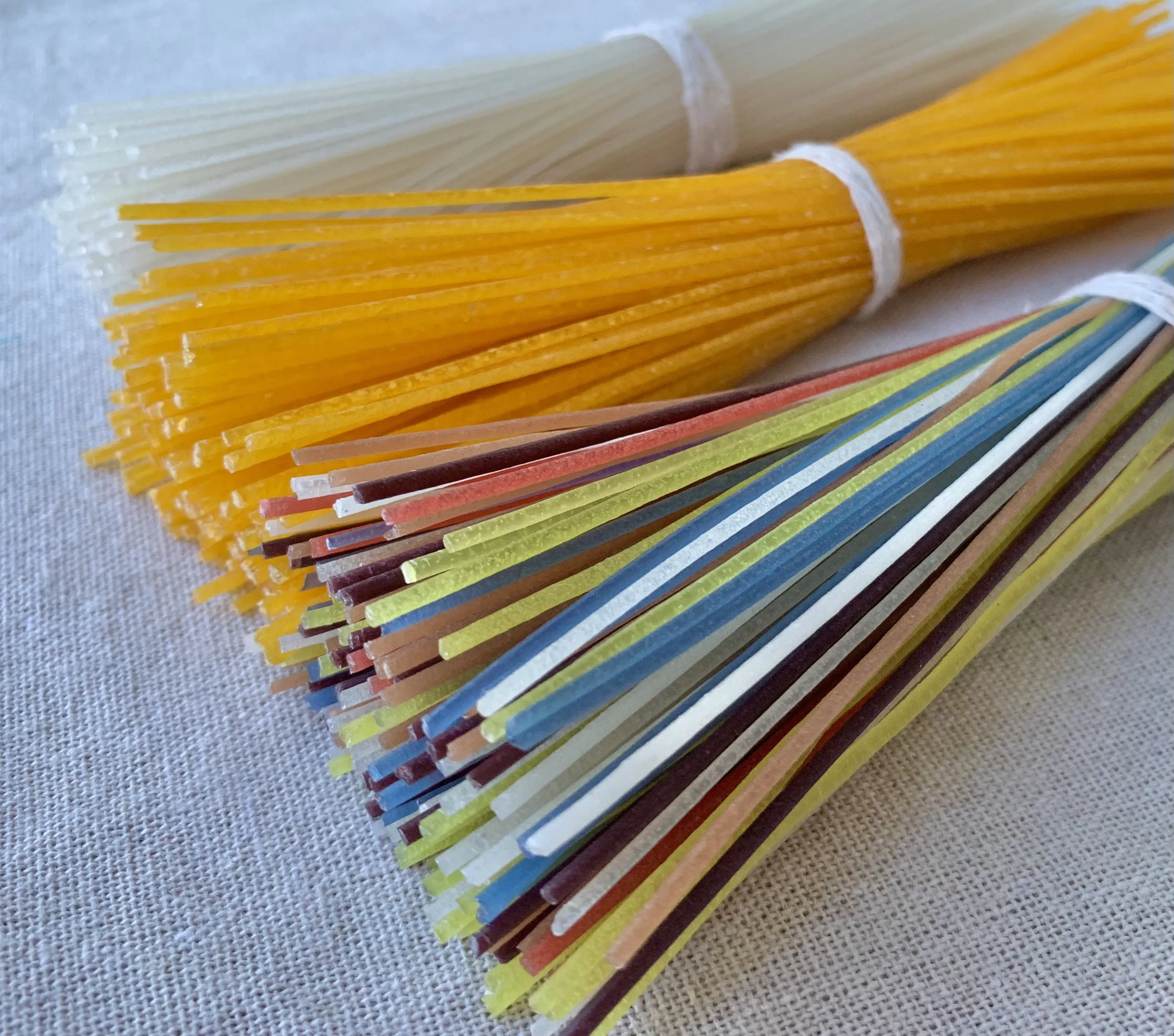 Картонная коробка для кукурузной лапши, оптовая продажа, хорошая цена, прямая круглая, с технологией сублимационной сушки, сделано на вьетнамской фабрике