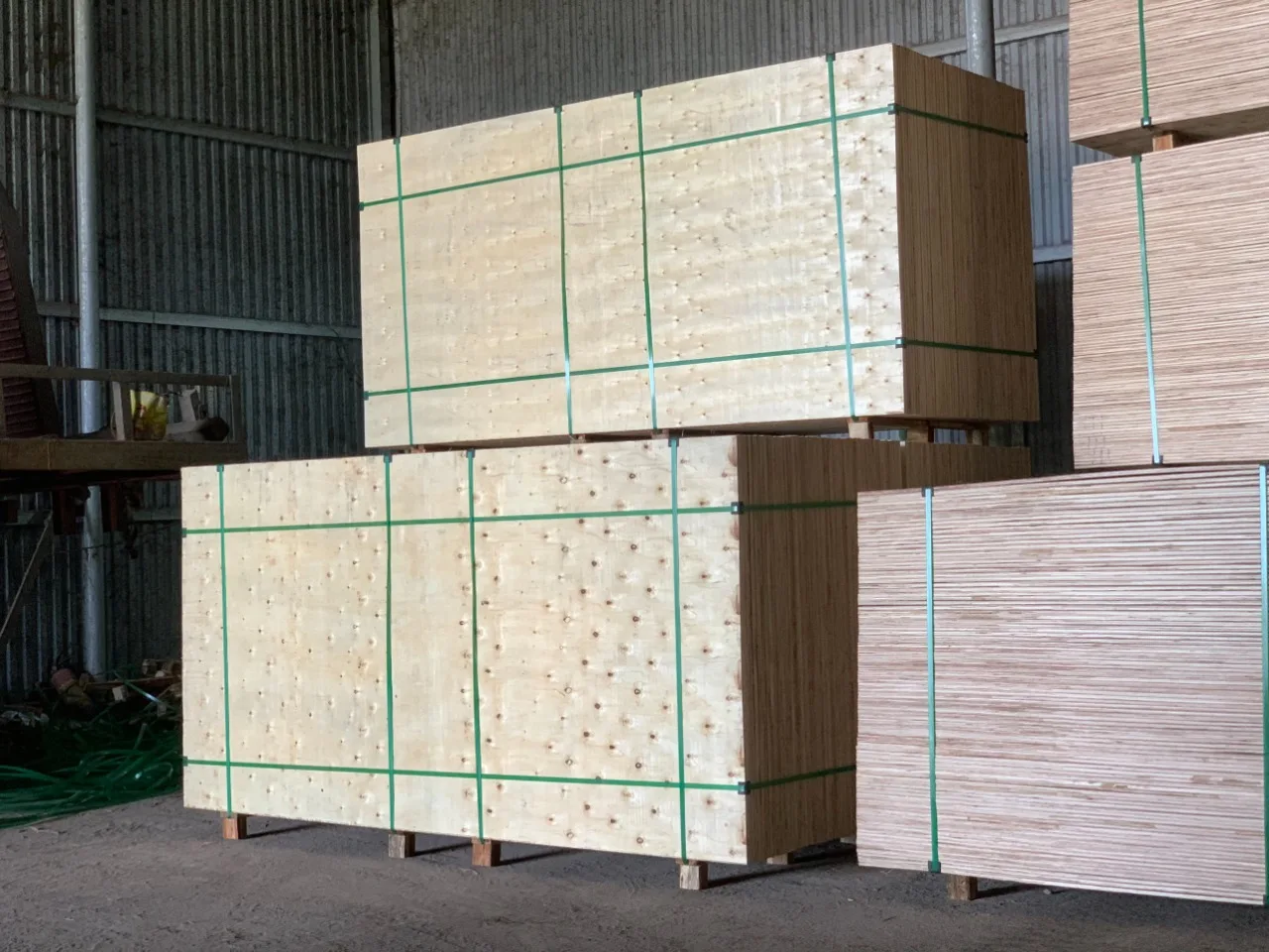 Competitive Price Modern MDF Warehouses Film Faced Melamine 1220*2440mm Pine Birch Hardwood Core Plywoods Packaged High Quality