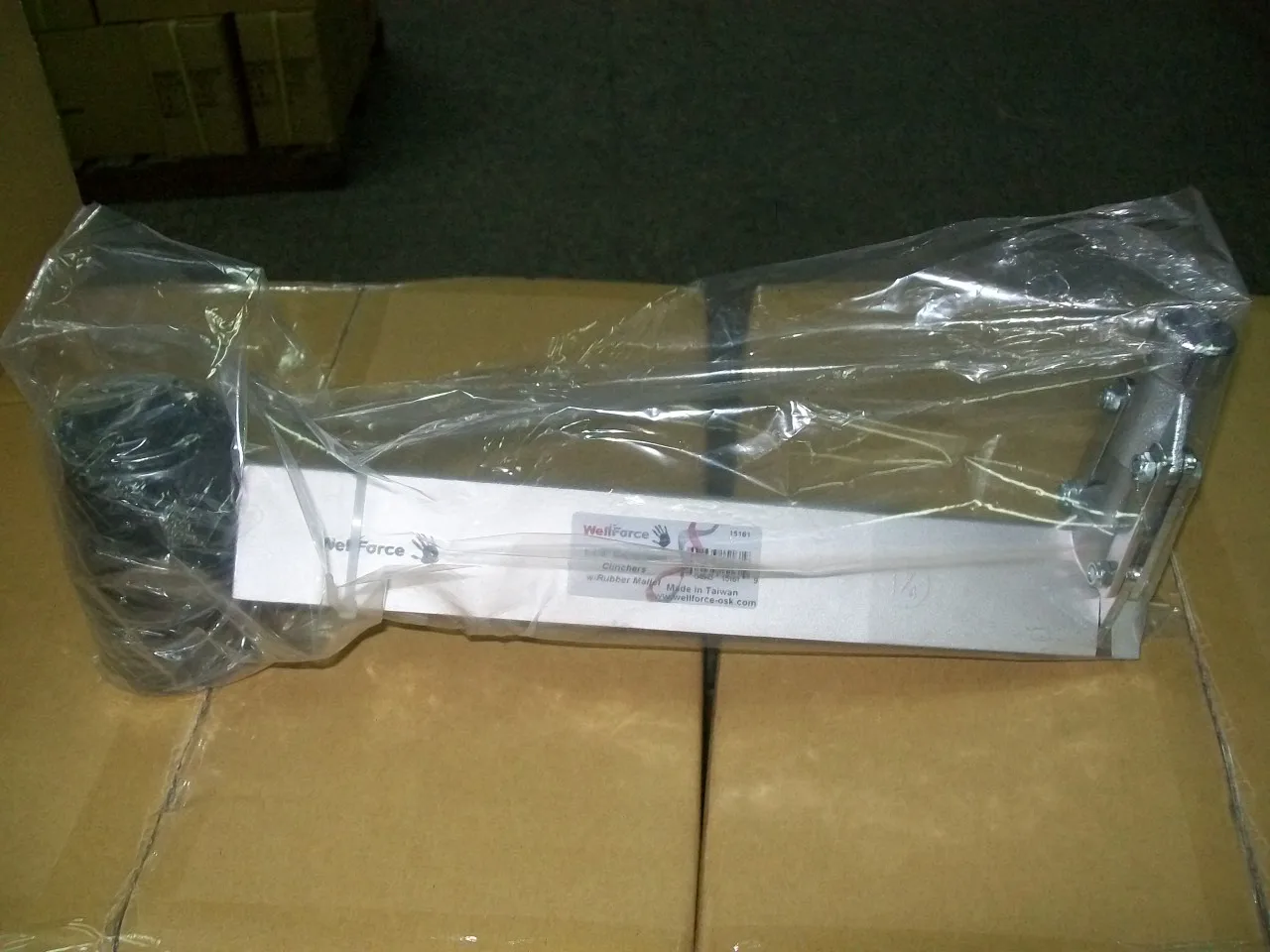 Corner bead Clincher with Rubber Mallet