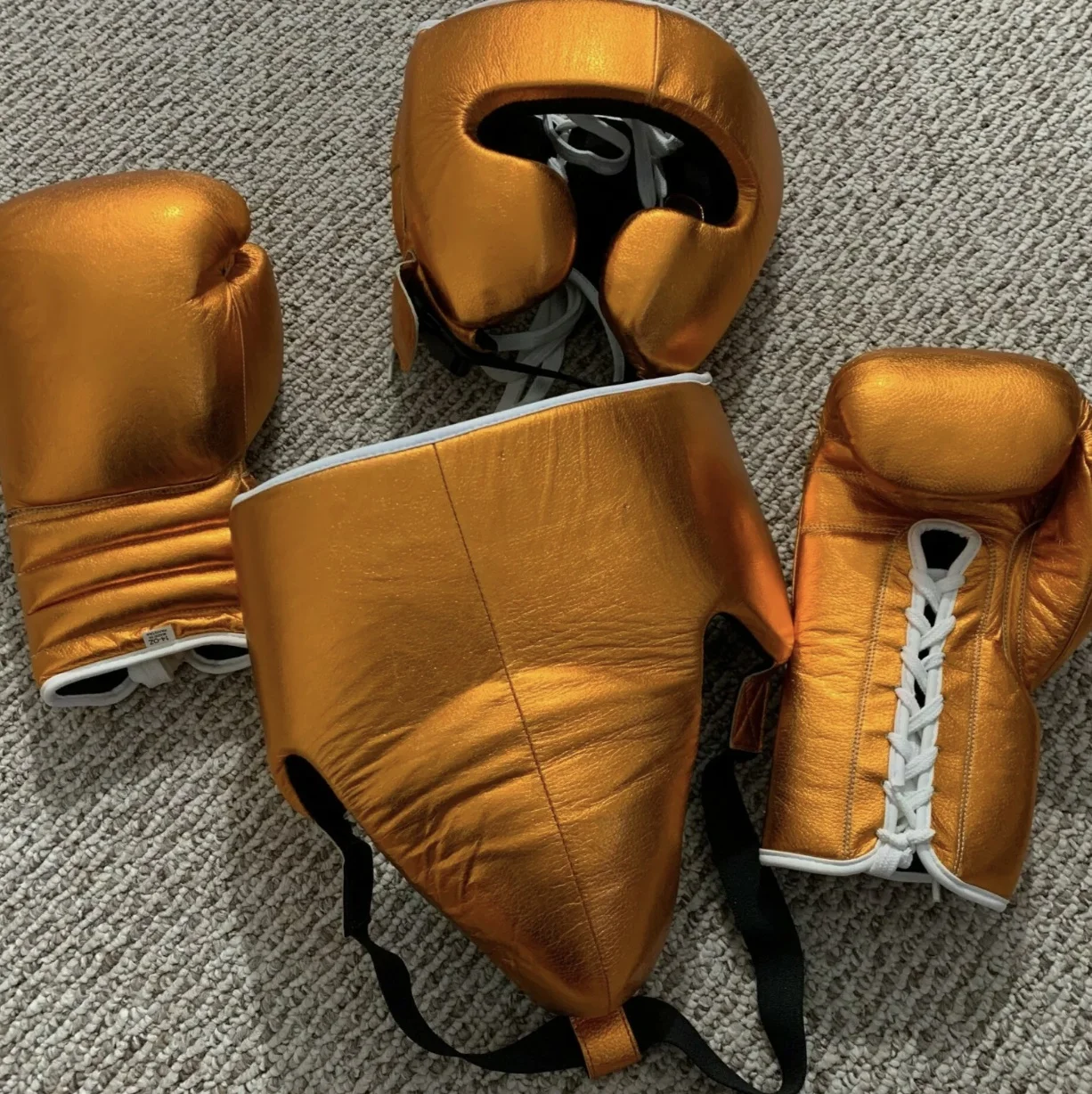 Hot Sale Classic Gym Training Boxing Set Custom Wholesale Shine Leather Boxing Gloves Set Best For Training Boxing Set