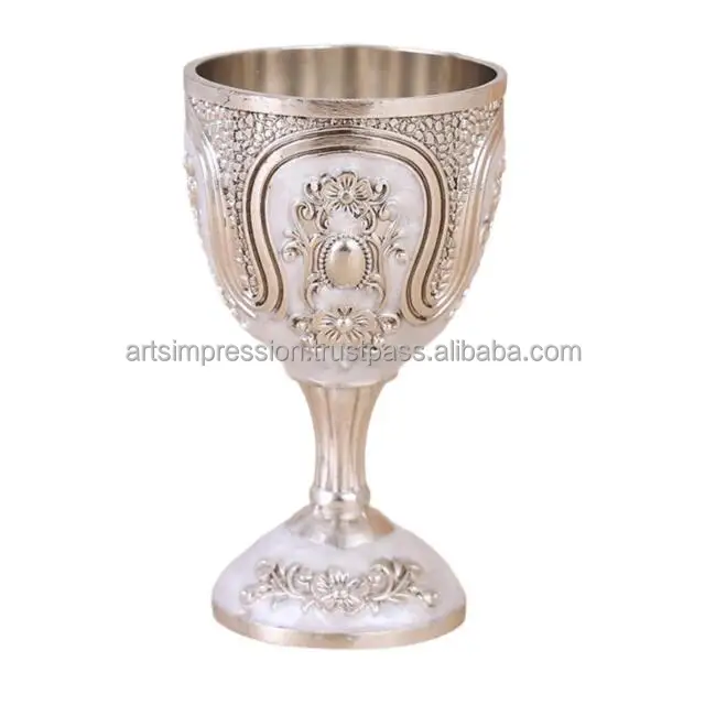 Shiny gold beautiful wine Goblet unique size stylish wine glass embossed working with fine quality water drinking beer use items