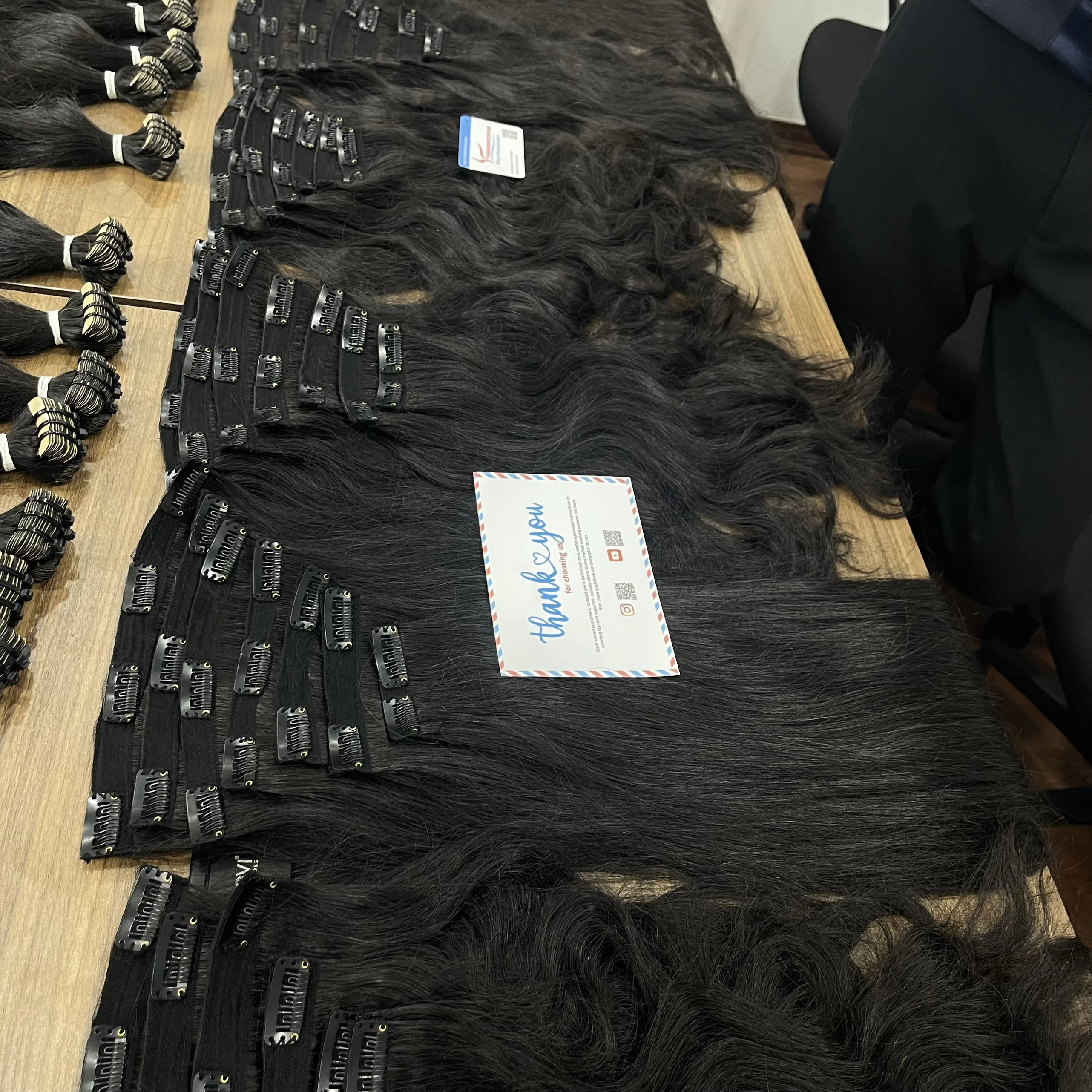 Hot Selling Human Hair Wholesale Super Double Drawn Natural Straight Wavy Clip in Hair Extensions Raw Vietnamese Hair
