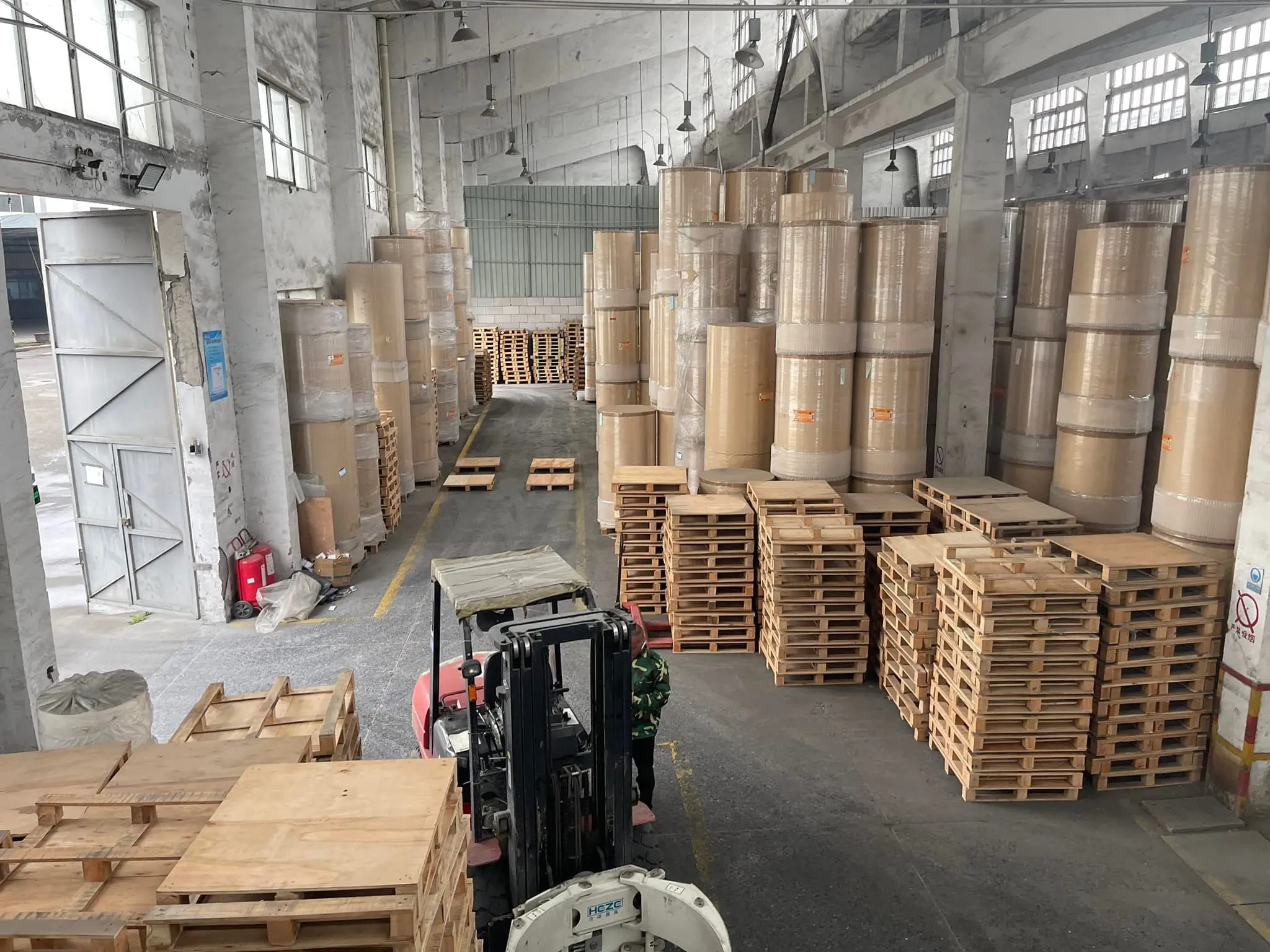 Factory direct fast dry sublimation paper 100/90 gsm digital printing paper heat transfer printing paper for polyester fabric