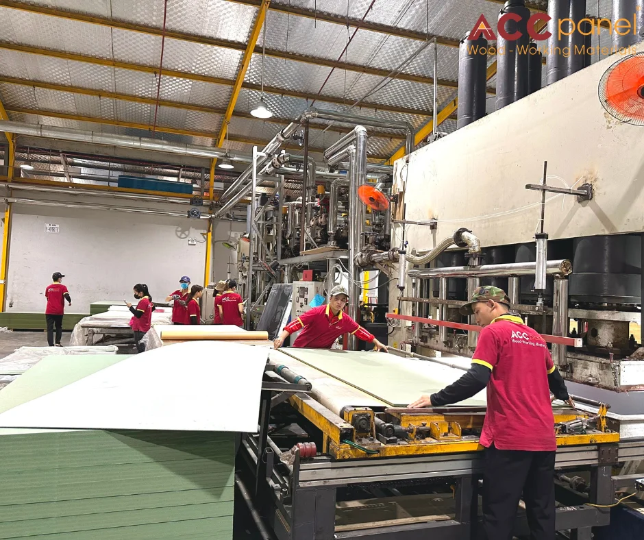 Высококачественная фанерная пленка Dewoo Vietnam от производителя меламиновая дверь для кухни мебели спальни разумная цена