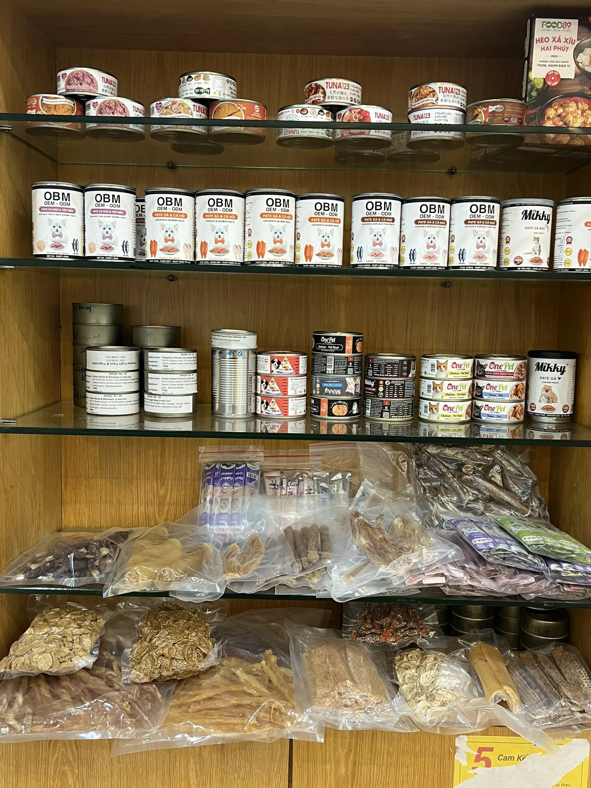 Закуски для животных гигантских больших средних пород высококачественные ингредиенты полезные здоровья сушеный пангасиус рулон из рыбной кожи вьетнамский OEM/ODM