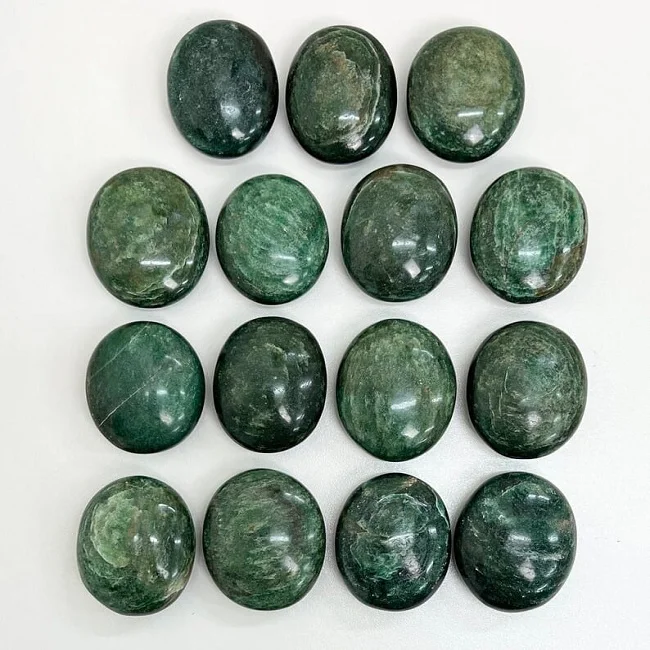 WHOLESALE NATURAL GREEN MICA POLISHED PALMSTONE FOR POCKET HEALING STONE REIKI MEDITATION MUSCOVITE PALMSTONE FUCHSITE GEMSTONE