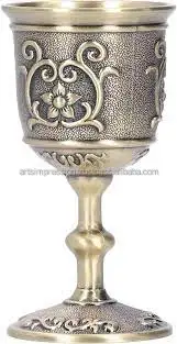 Shiny gold beautiful wine Goblet unique size stylish wine glass embossed working with fine quality water drinking beer use items