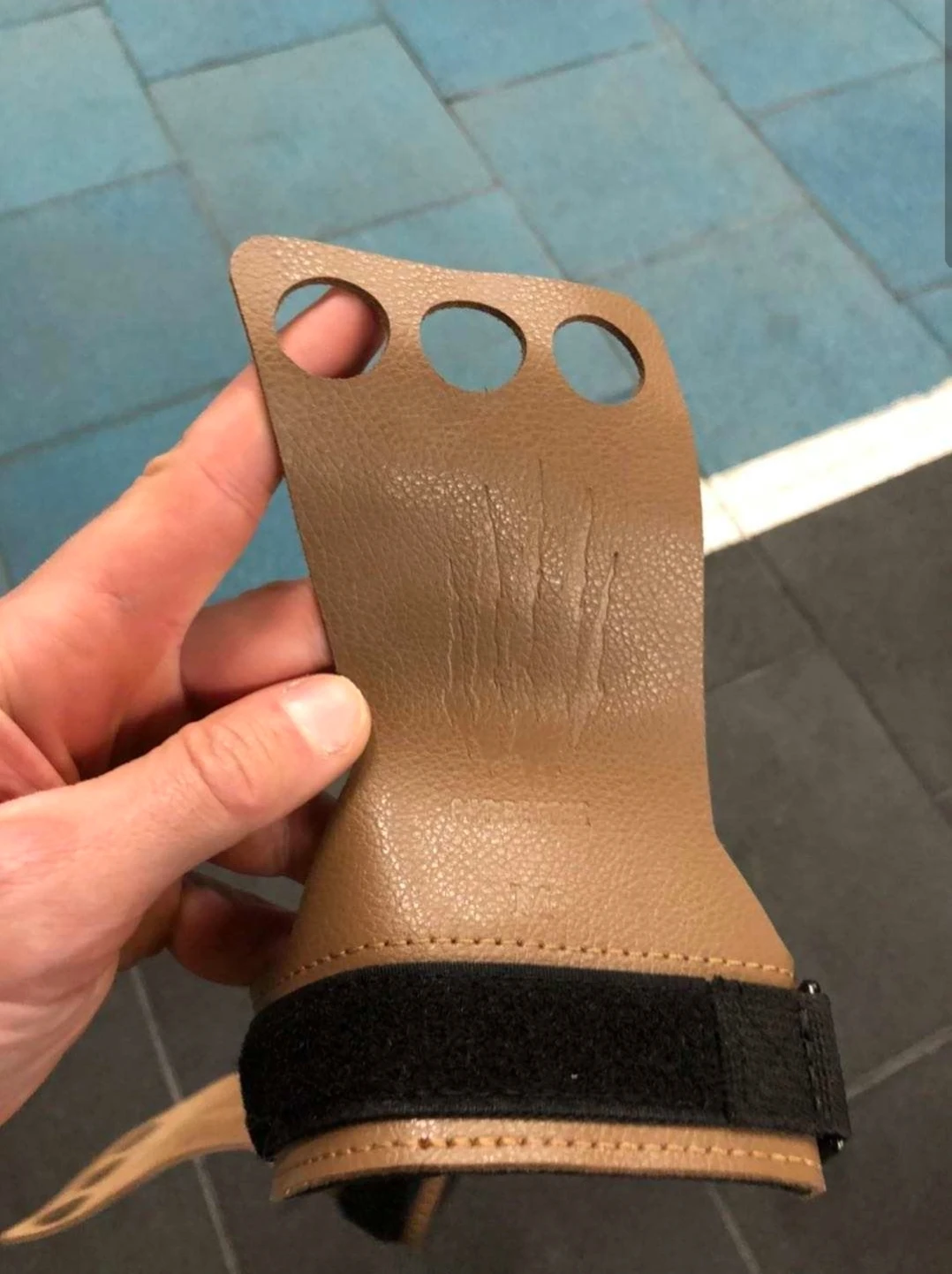 new Crossfit Carbon Grips no hole Bear komplex Style Premium Carbon Cowhide 2023 best seller