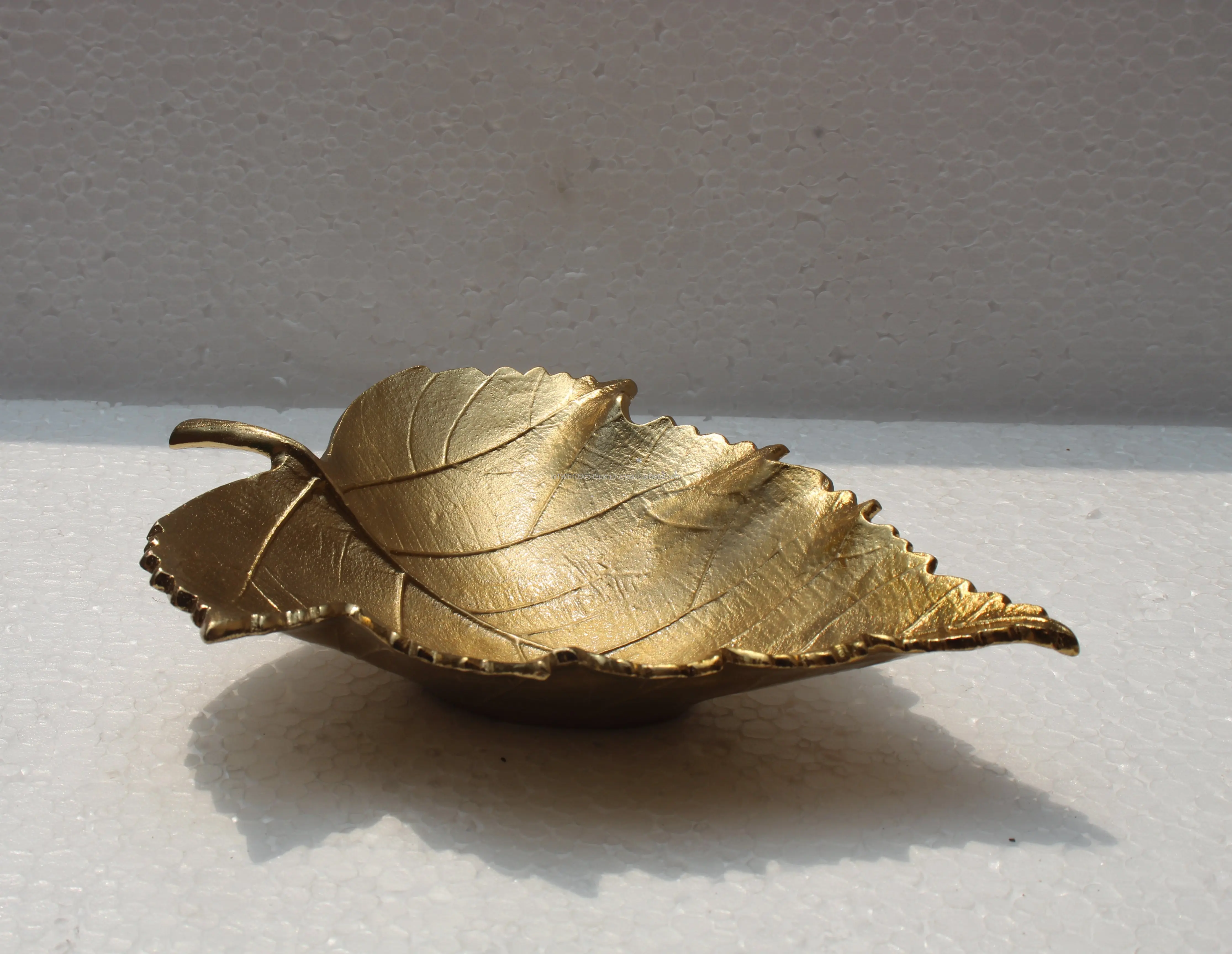 Aluminum Decorative Tray Leaf Gold coated Christmas Decorative tray Or Home Decor table Top Aluminium Trays With Premium Quality