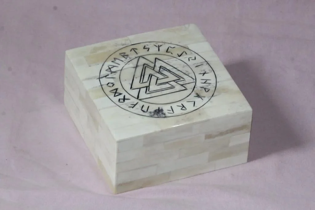 amazon hot selling 2023 Handmade bone carving gift box jewellery box with viking thor symbols