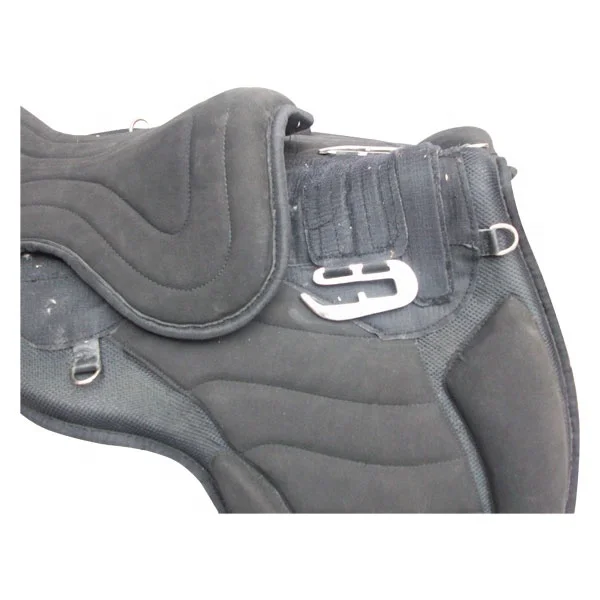 Flexible Treeless Saddles.