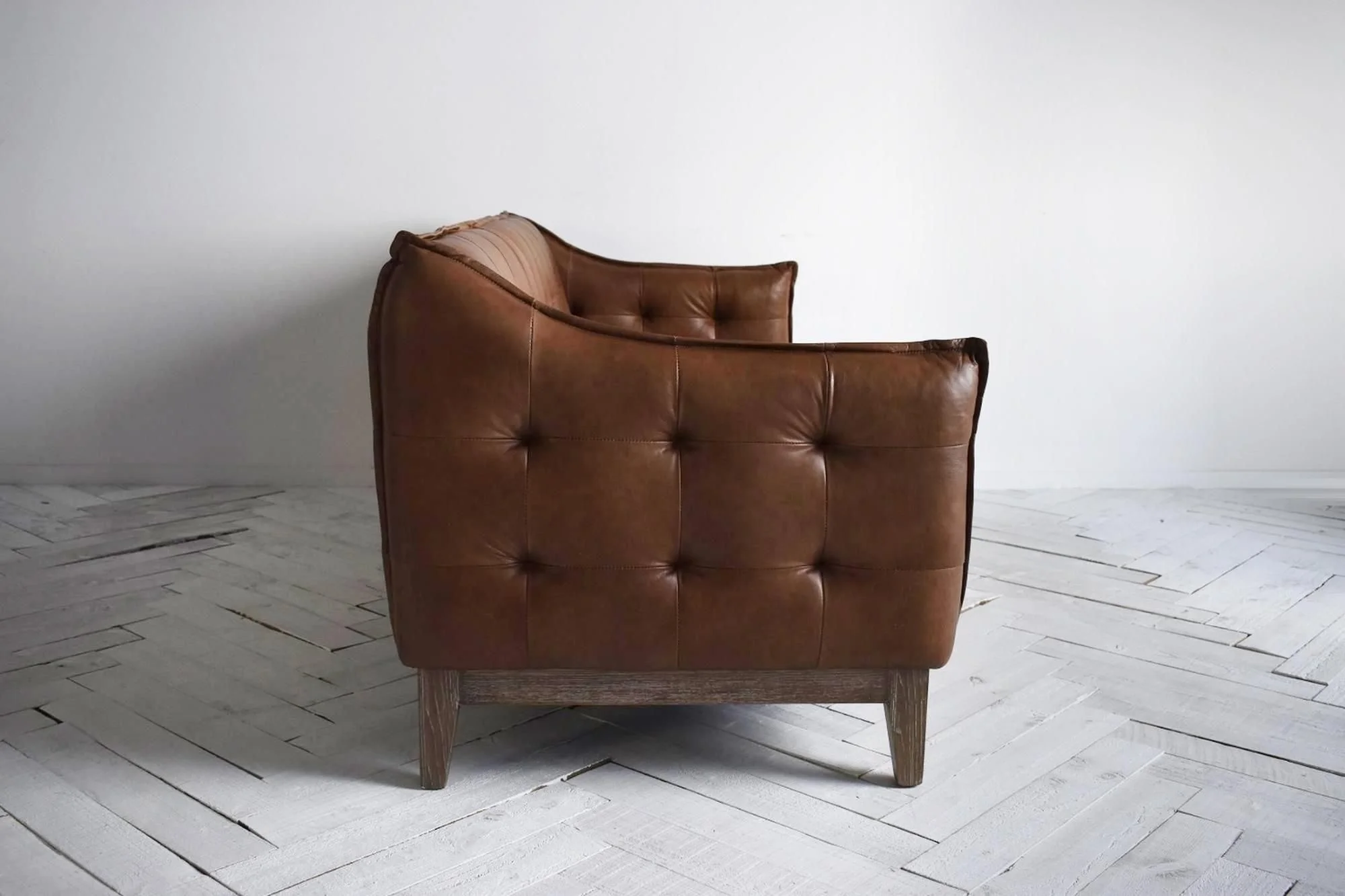 2022 NEW LATEST MODERN DESIGN PURE LEATHER AND WOOD CHESTERFIELD-LIKE STATIONARY SOFA WITH BUTTON TUFTING