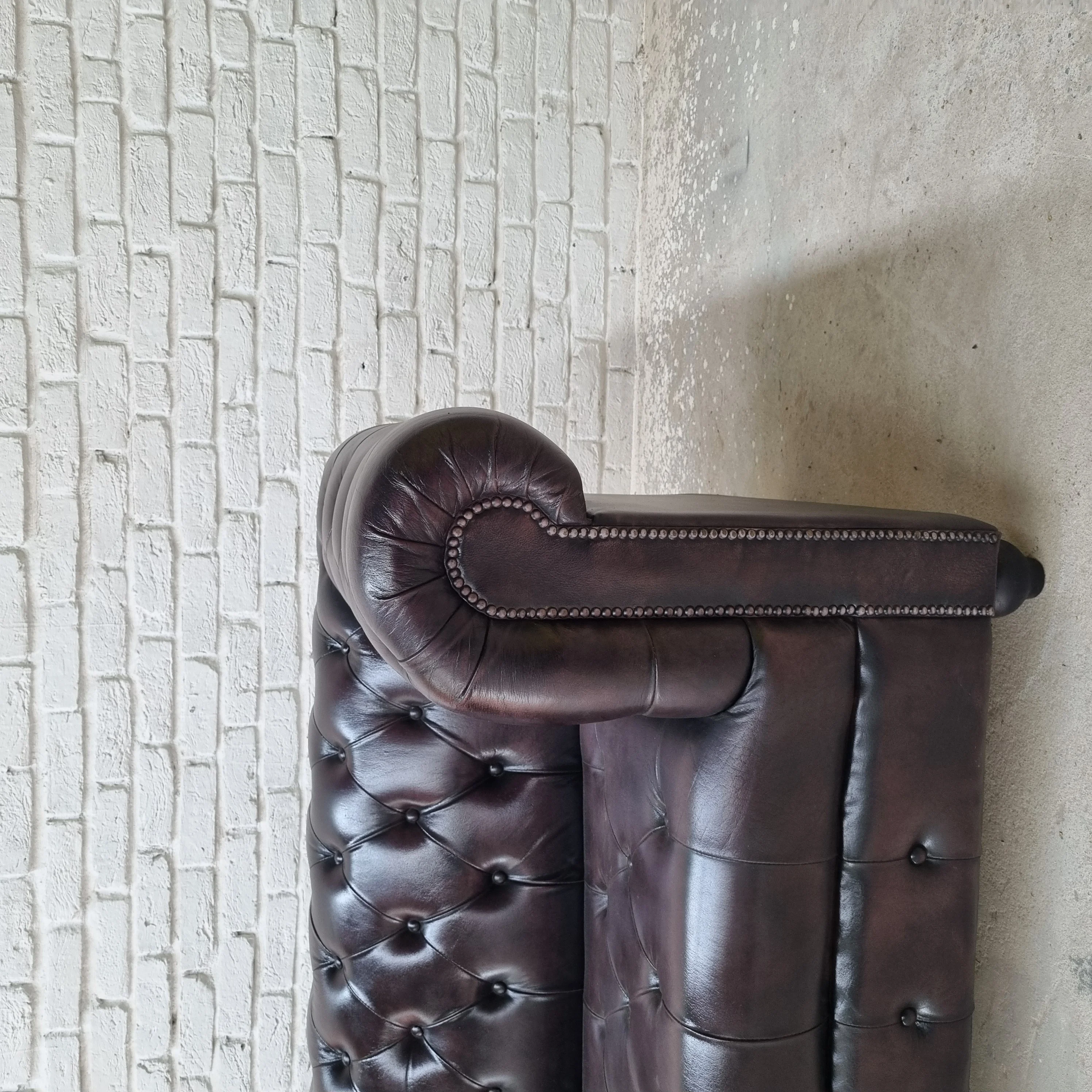 Hot Selling Latest Cherry Brown Tufted Chesterfield 3-Seater Leather Sofa Set for Living Room Unique Feature for Hotels Villas