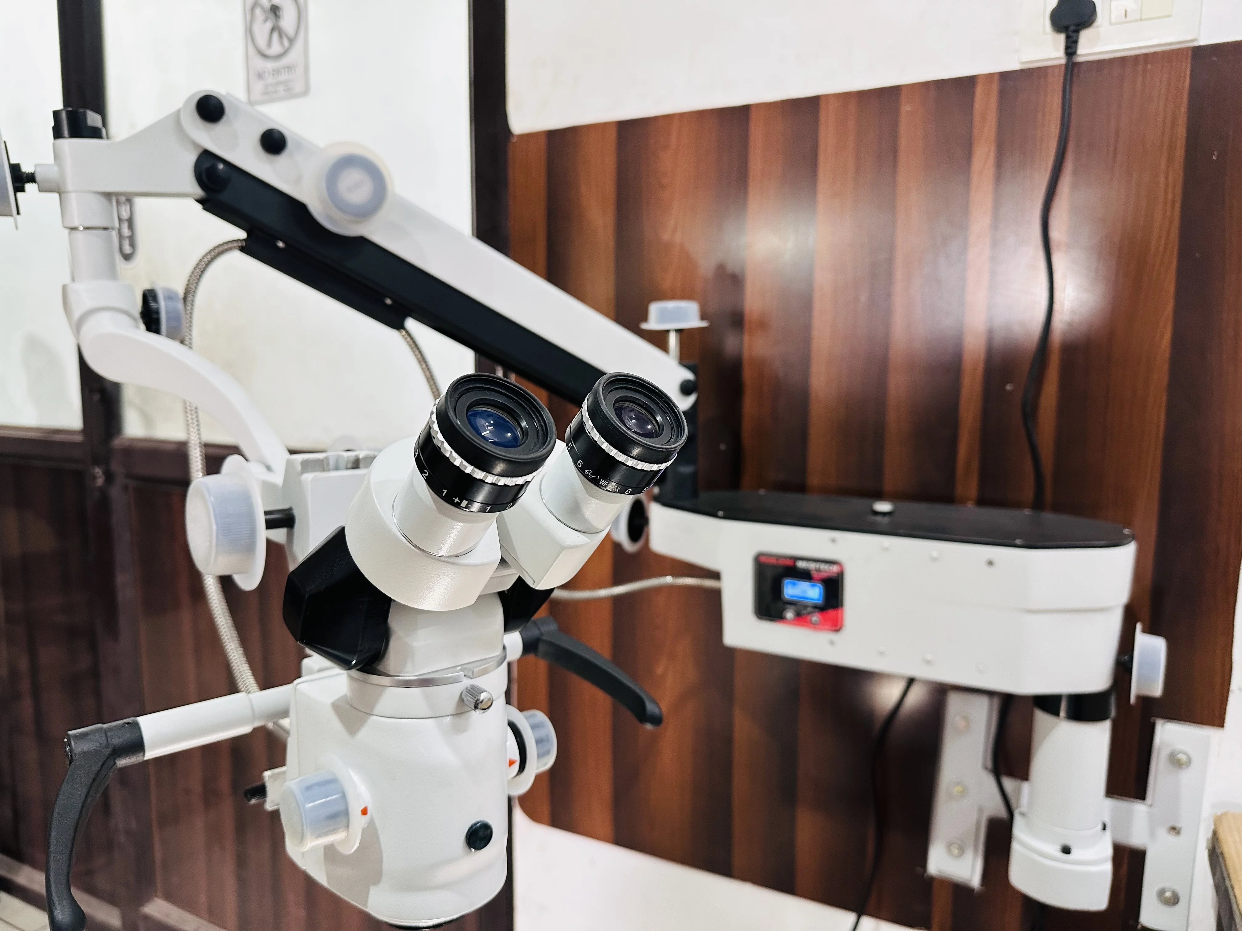 Indian Origin Microsurgery Equipment High Quality Surgical Microscope for Neuro Surgery Excellent Quality at Low Price