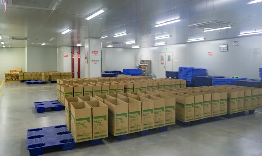 SMD2835 Chip 5 Years Warranty LED batten light achieve a high lm/w rating impact resistant and reduce glares