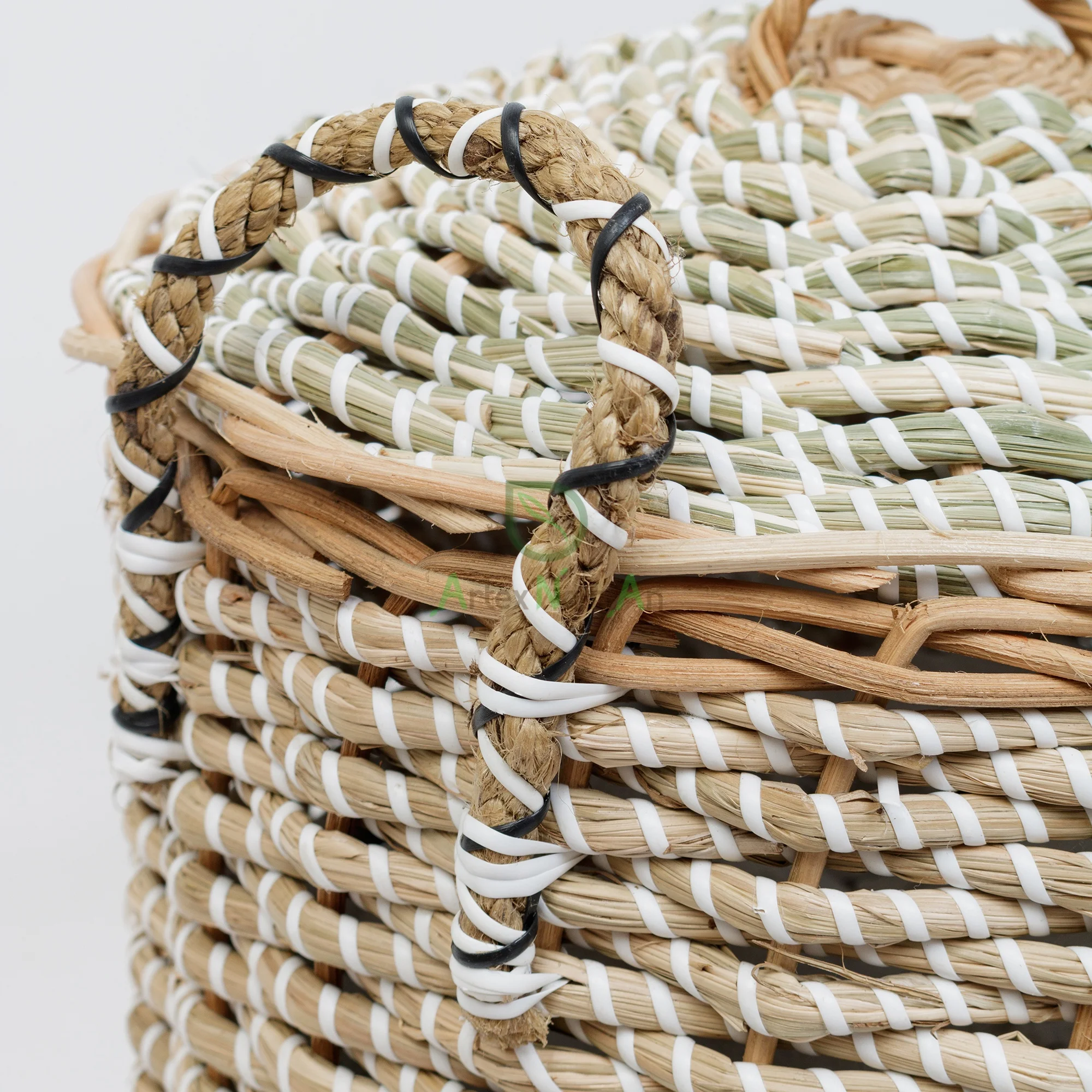 Seagrass storage basket with lid/large laundry basket/hamper baskets