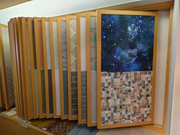 A woven wallpaper made in Japan that reproduces even the fluctuations of ultra-fine weaving threads.