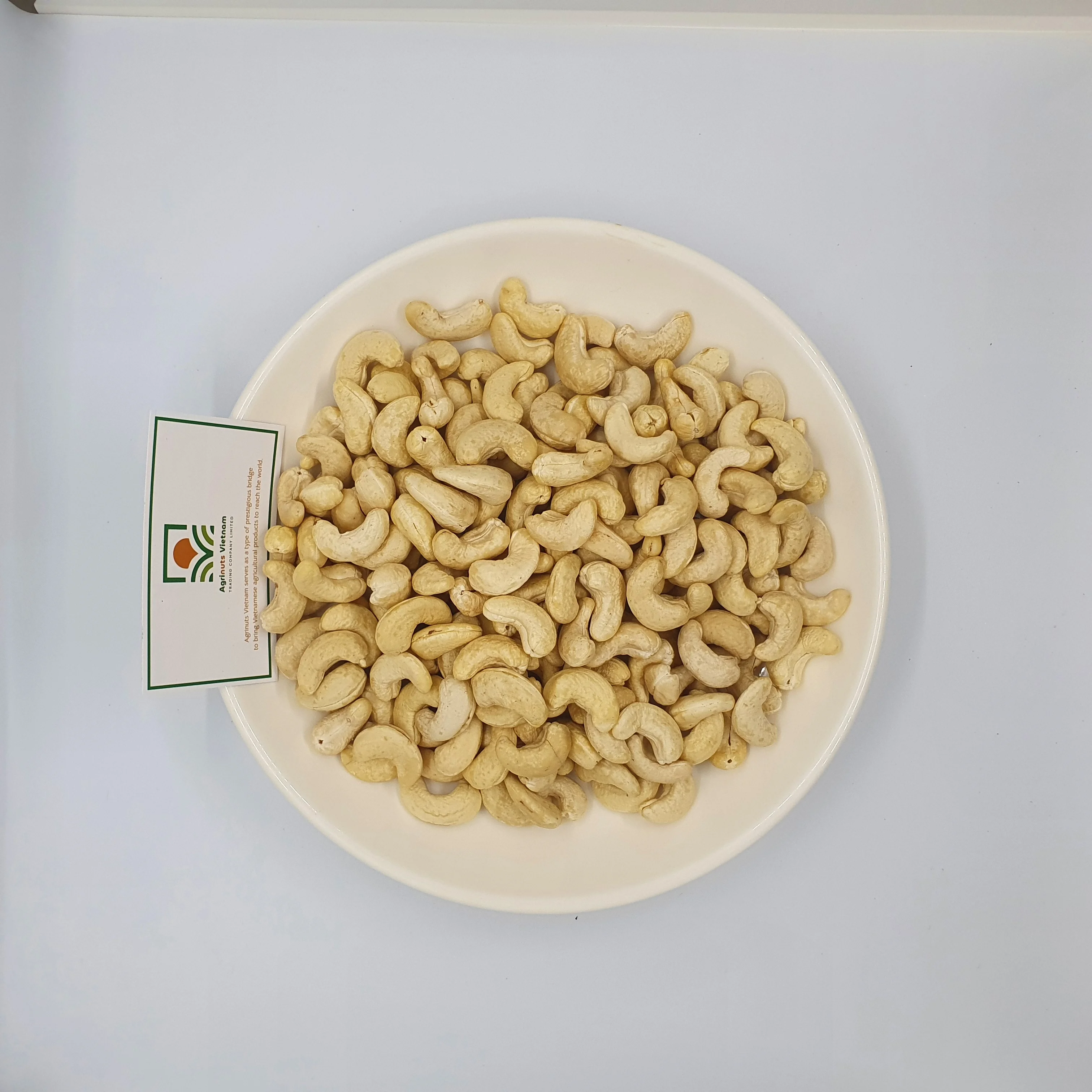 Cashew nuts WW240 Raw Cashew Nuts 100% Natural Origin Vietnam high quality best price vancuum bag For Sale