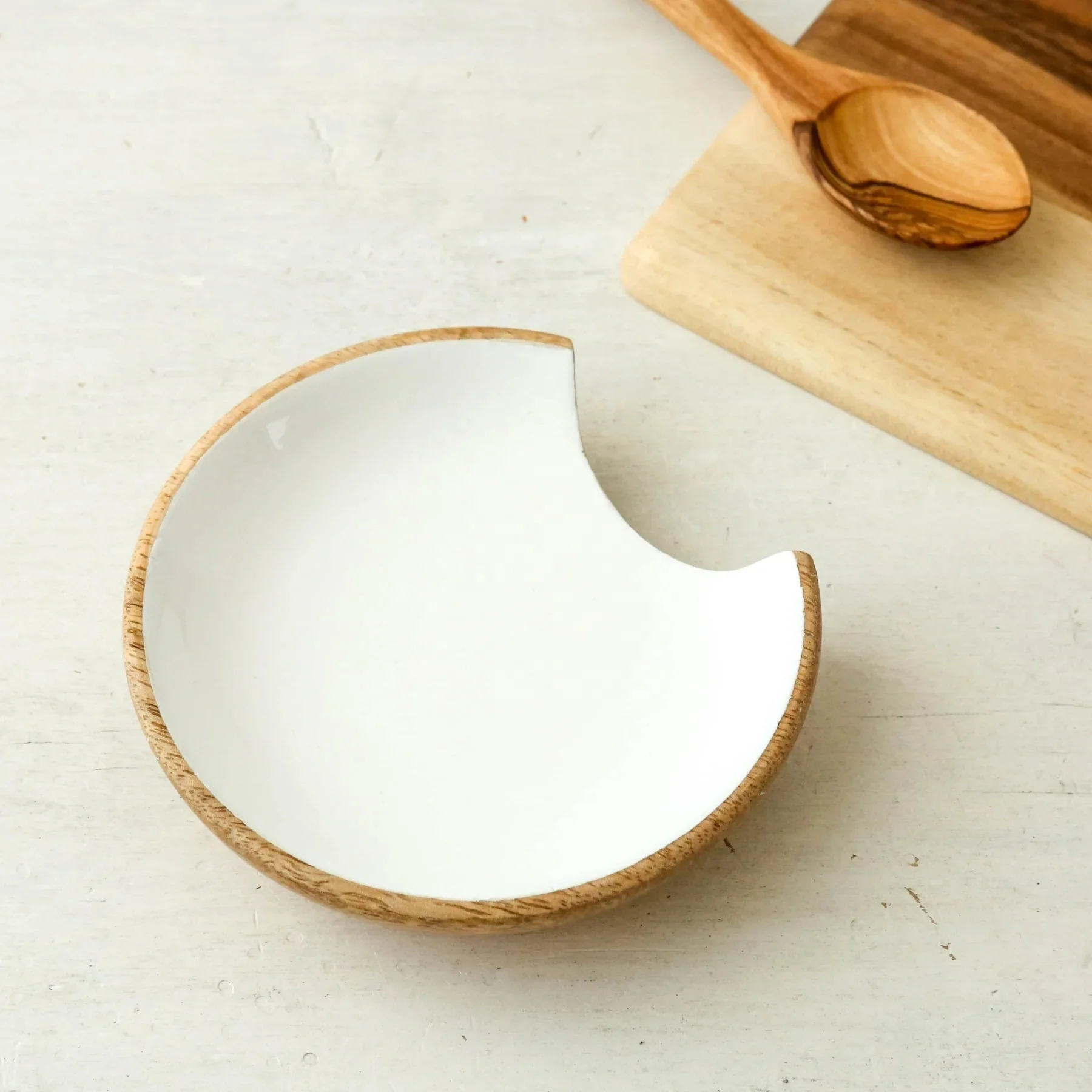 2025 New Arrival Pretty mango wood spoon rest lined with white enamel Spatula Holder for Cooking by ZAM ZAM IMPEX