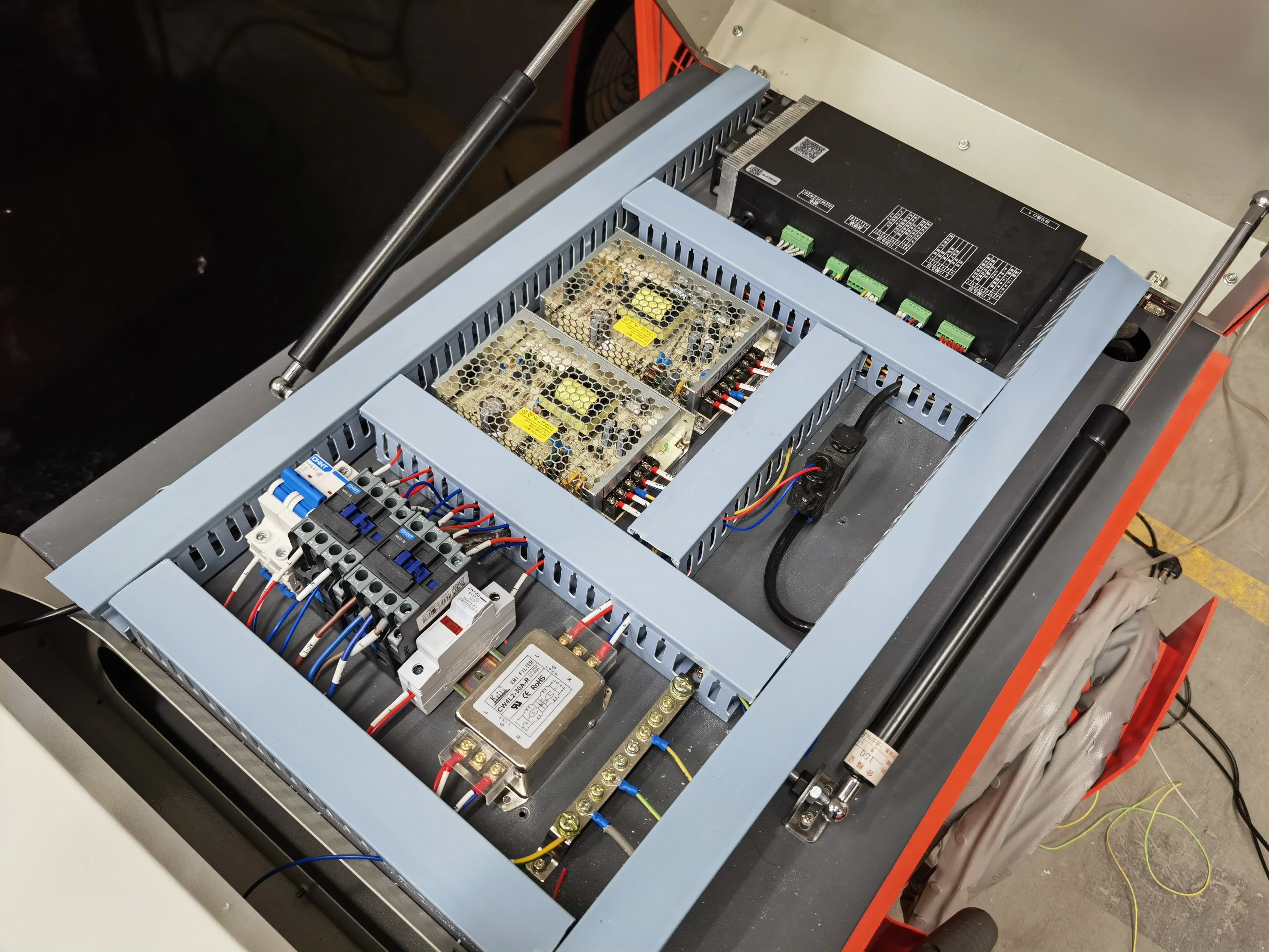 HUAXIA 2024 new product laser welding machine 3 in 1 cutting welding rust removal hand held welding gun laser generator