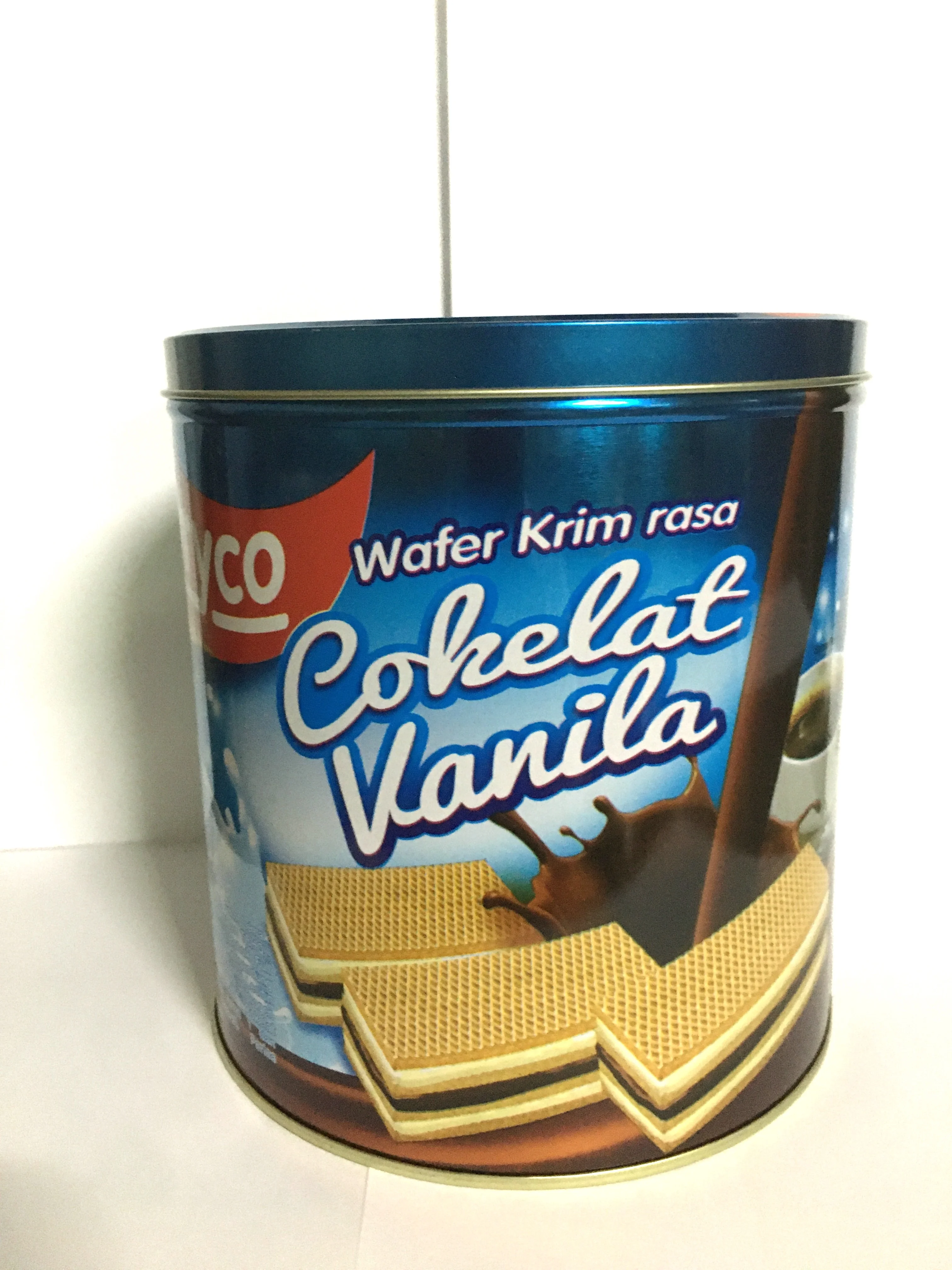 Hot sell Indonesia wafer Biscuits Chocolate, Strawberry Tinned Bucket Festive Chinese New Year ( 6 pcs x 350gr )