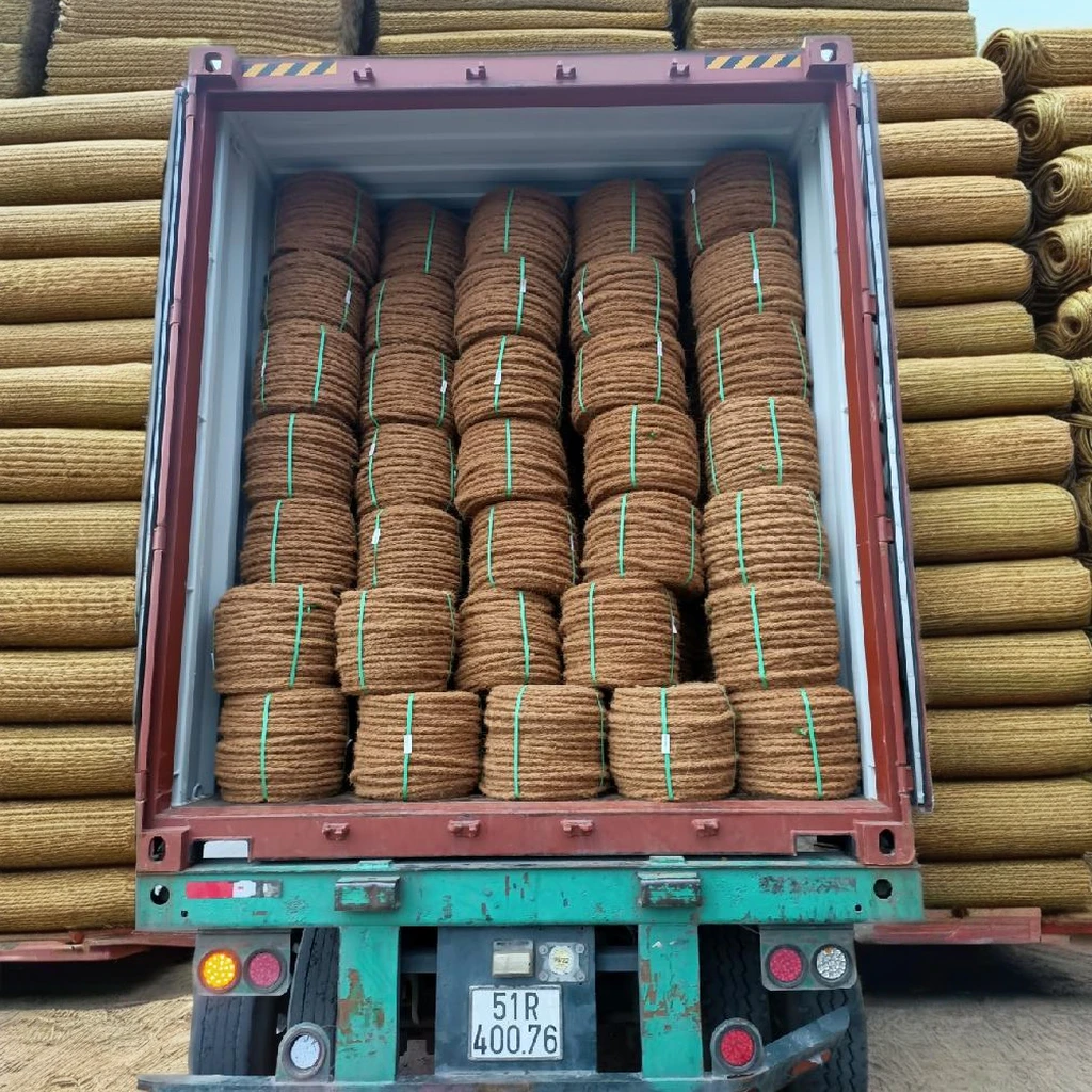 Hot Sales 2024 ECO Friendly export Coconut Coco coir rope 4-6mm 100% natural with customized thickness from Vietnam factory