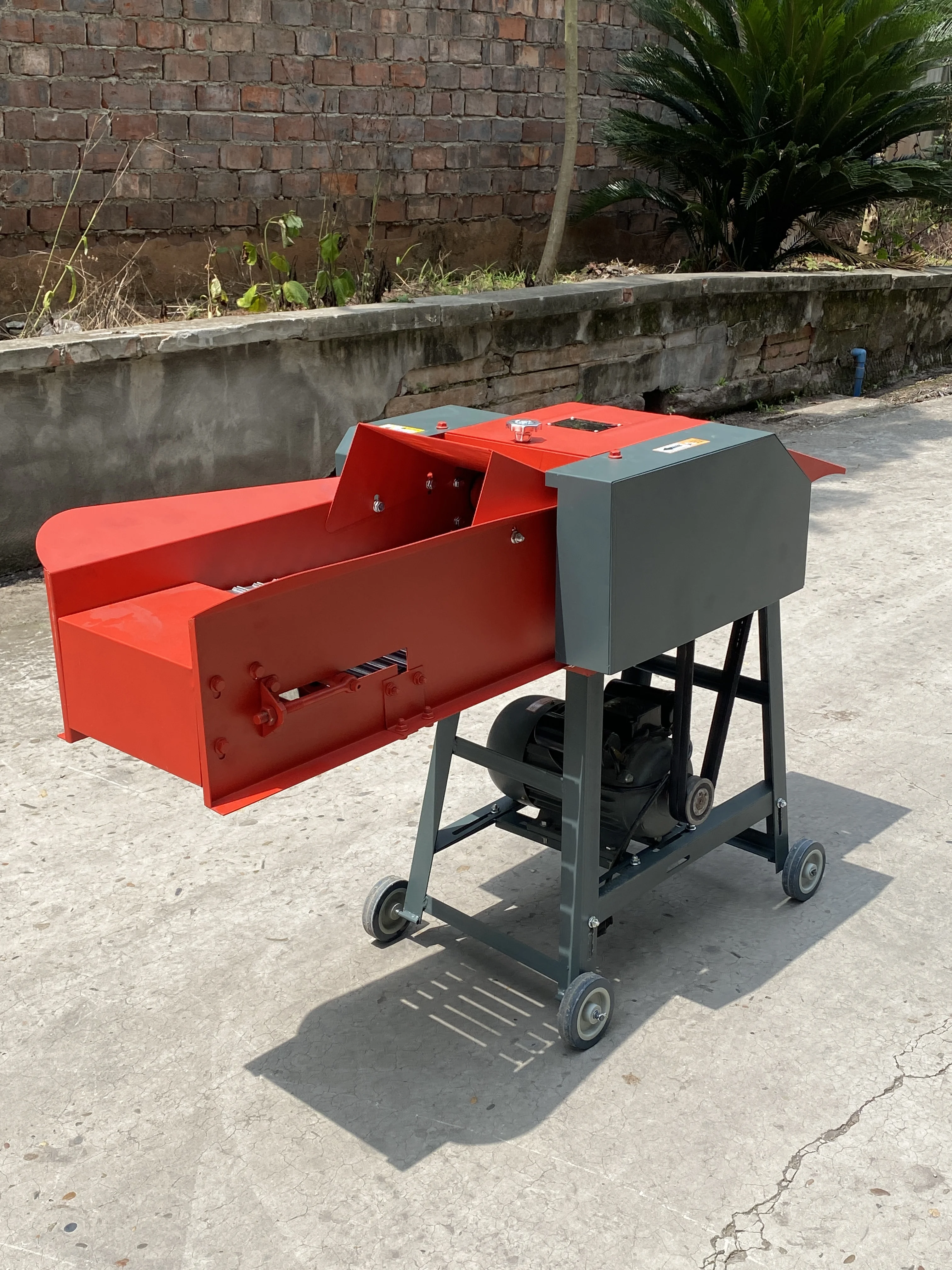 Top sale 1500kg/hour hay forage chopper small chaff cutter machine with electric motor grass chaff cutter machine animal feed