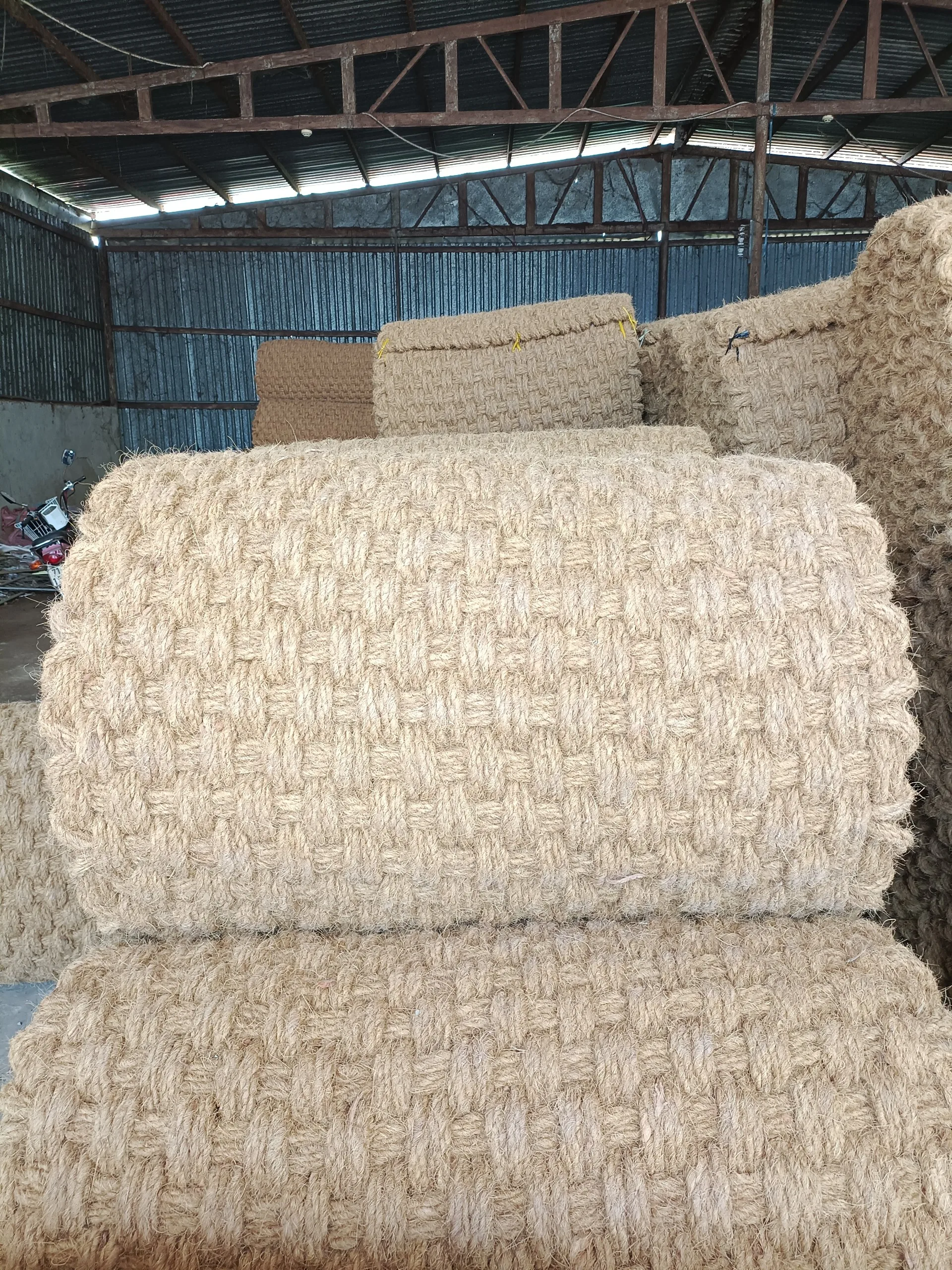 Whole Sales!!! 2022 Coconut coir matting roll from Vietnam for outdoor paving with factory price Size 1.0m*10m, 100% natural