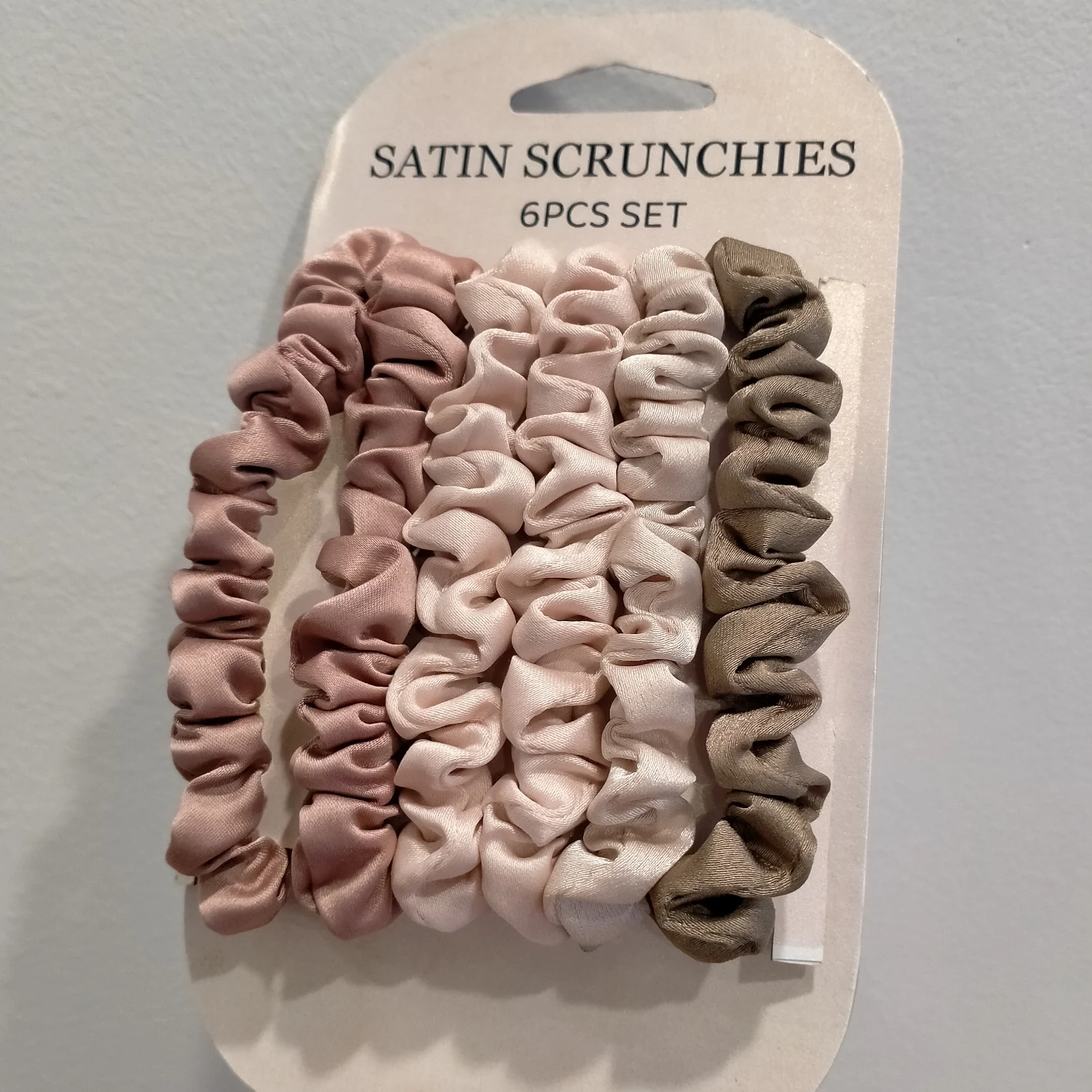 Vietnam Price Silk Mini Scrunchies Hairband No Damage No Crease Plastic Box Card Packaging Hair Elastics Band Rubber Scrunchies