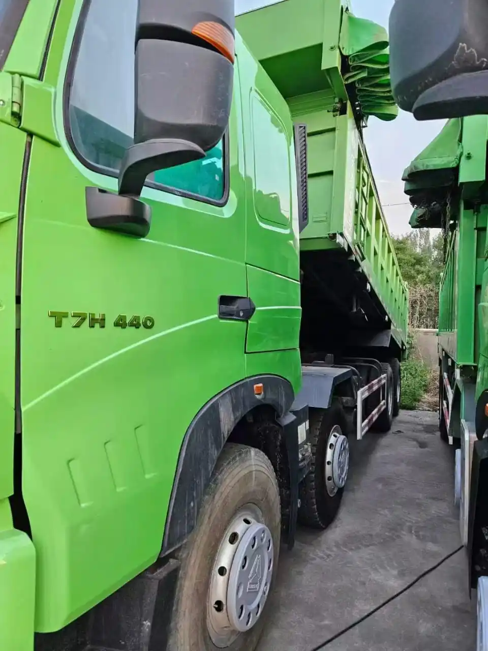 Howo Dump truck with 20/26 cubic cargo box popular 371/375 model dump tipper truck and used dump truck with good working ability