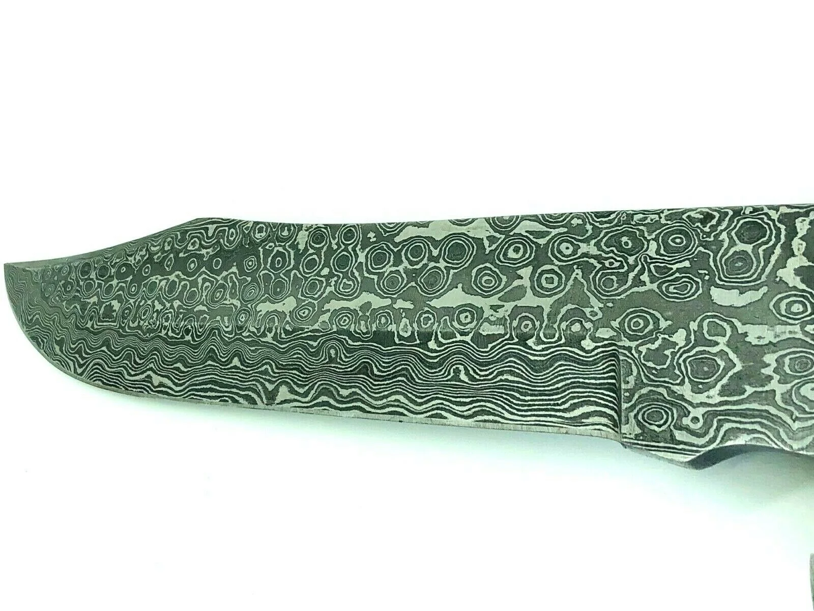 Custom Hammer Forged Damascus Steel Bowie Knife