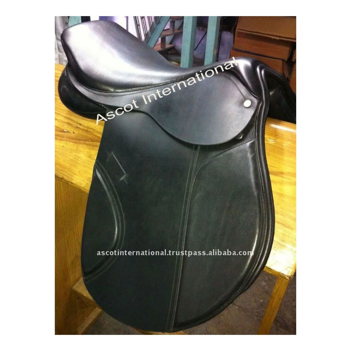 Genuine Leather New Jumping Close Contact  English Saddle wholesale for horse racing equipment accessories all seasonal custom