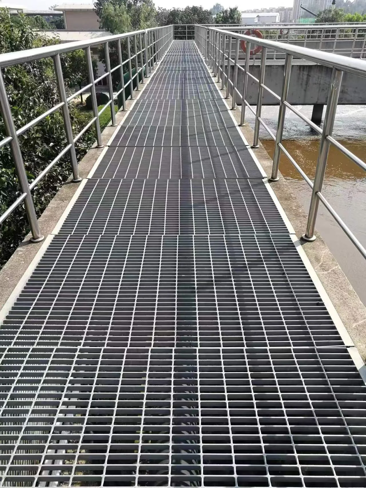 Metal building customizable pedestrian walkway serrated drainage grating cover Toothed carbon steel galvanized steel grating
