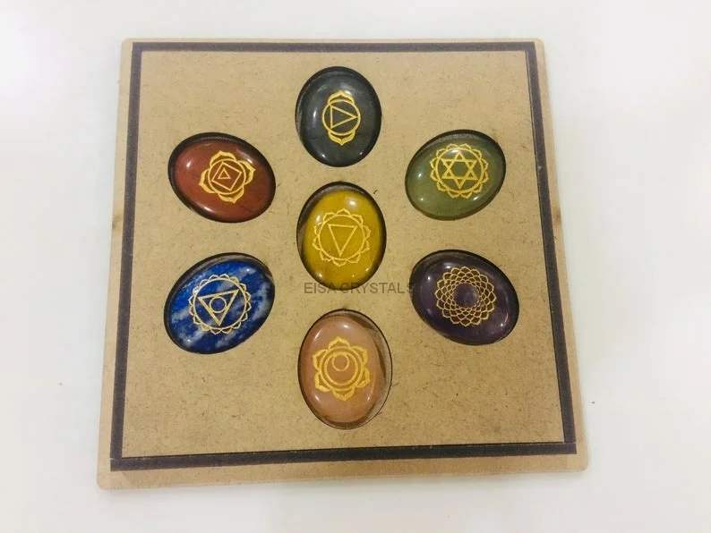 Engraved 7 Chakra Set Tree Life Gift Box Chakra Set 7 Chakra Stone Set with Wooden Agate Natural Gemstone Feng Shui Love