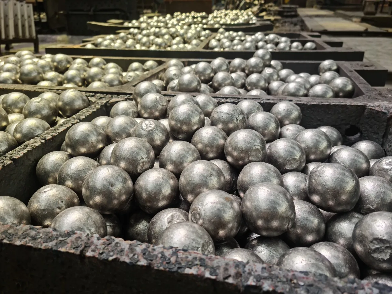 High Quality 15mm-120mm Forged Steel Grinding Media Balls For Ball Mill OEM Customized New Product 2022 From VICO Vietnam