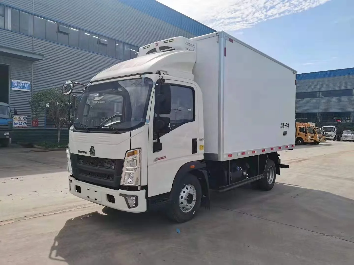 HOWO 4X2 5TON холодильник грузовик для продажи